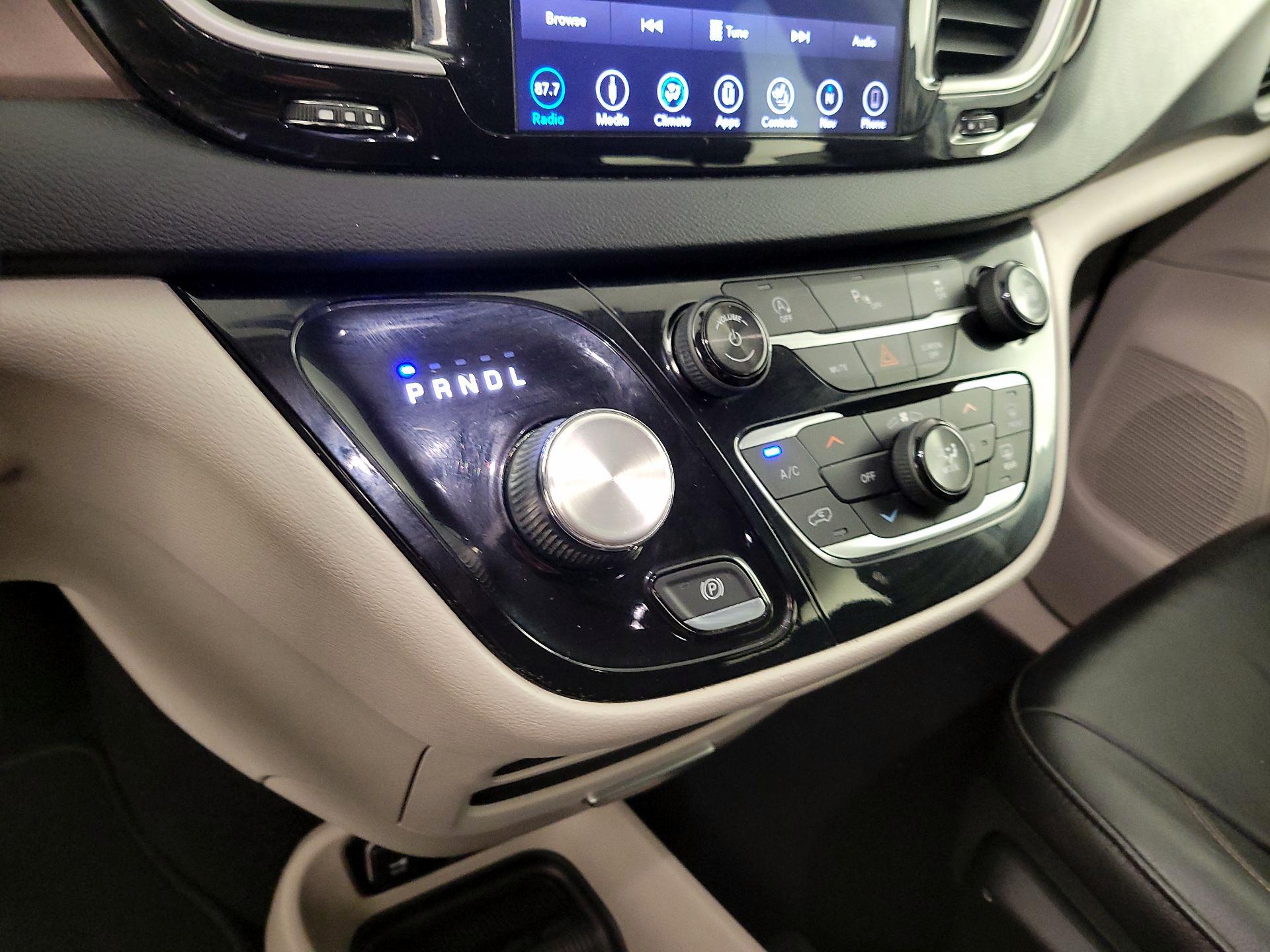 Thumbnail: 2018 Chrysler Pacifica - 18