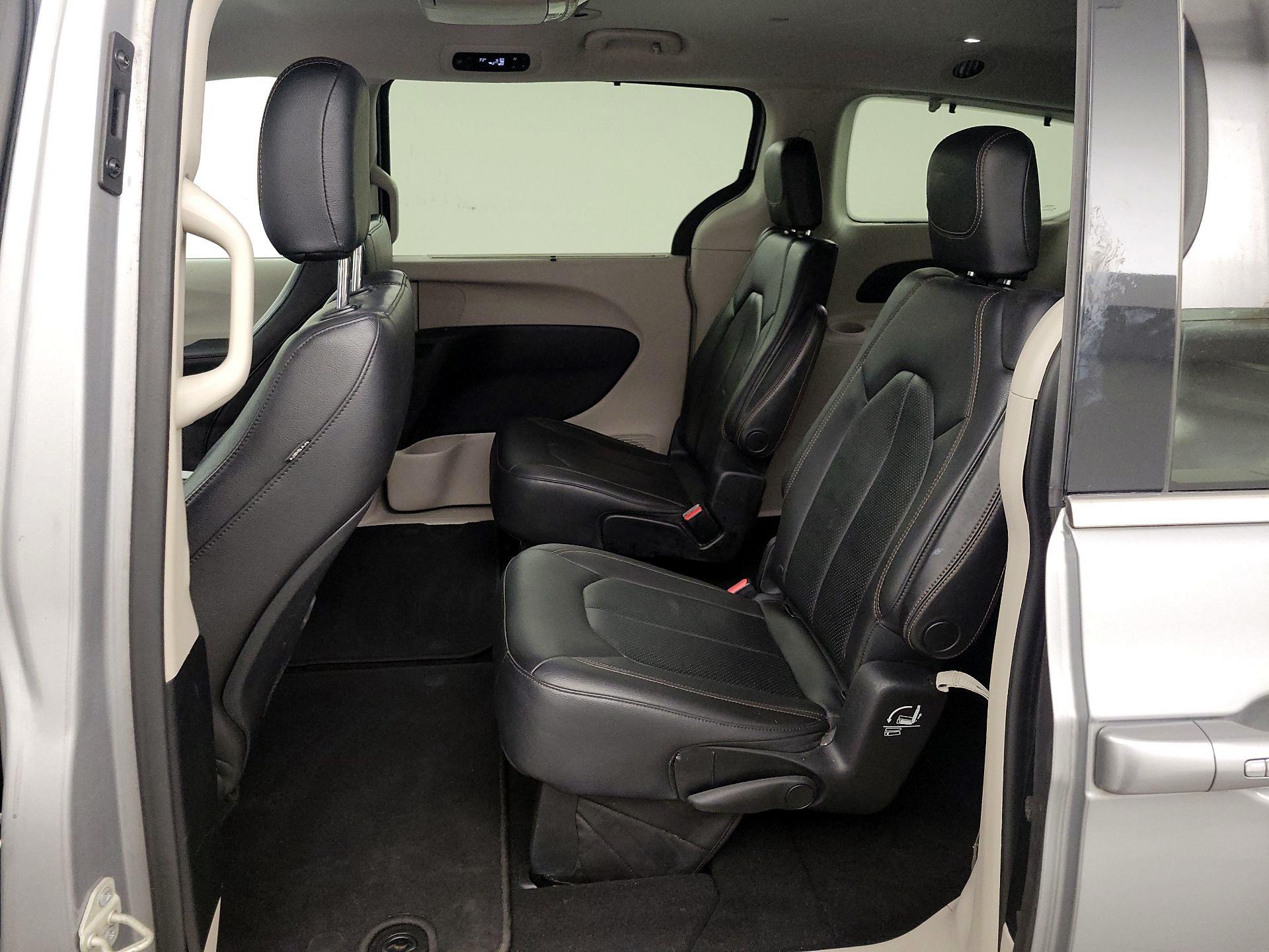 Thumbnail: 2018 Chrysler Pacifica - 20