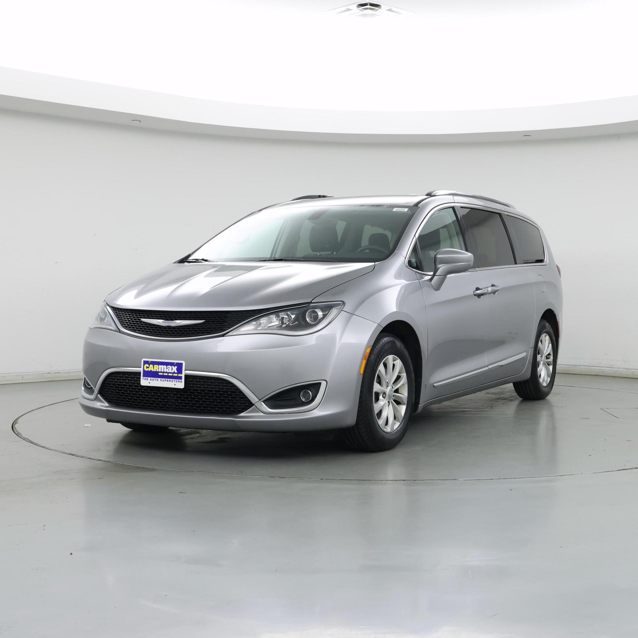 Thumbnail: 2018 Chrysler Pacifica - 4