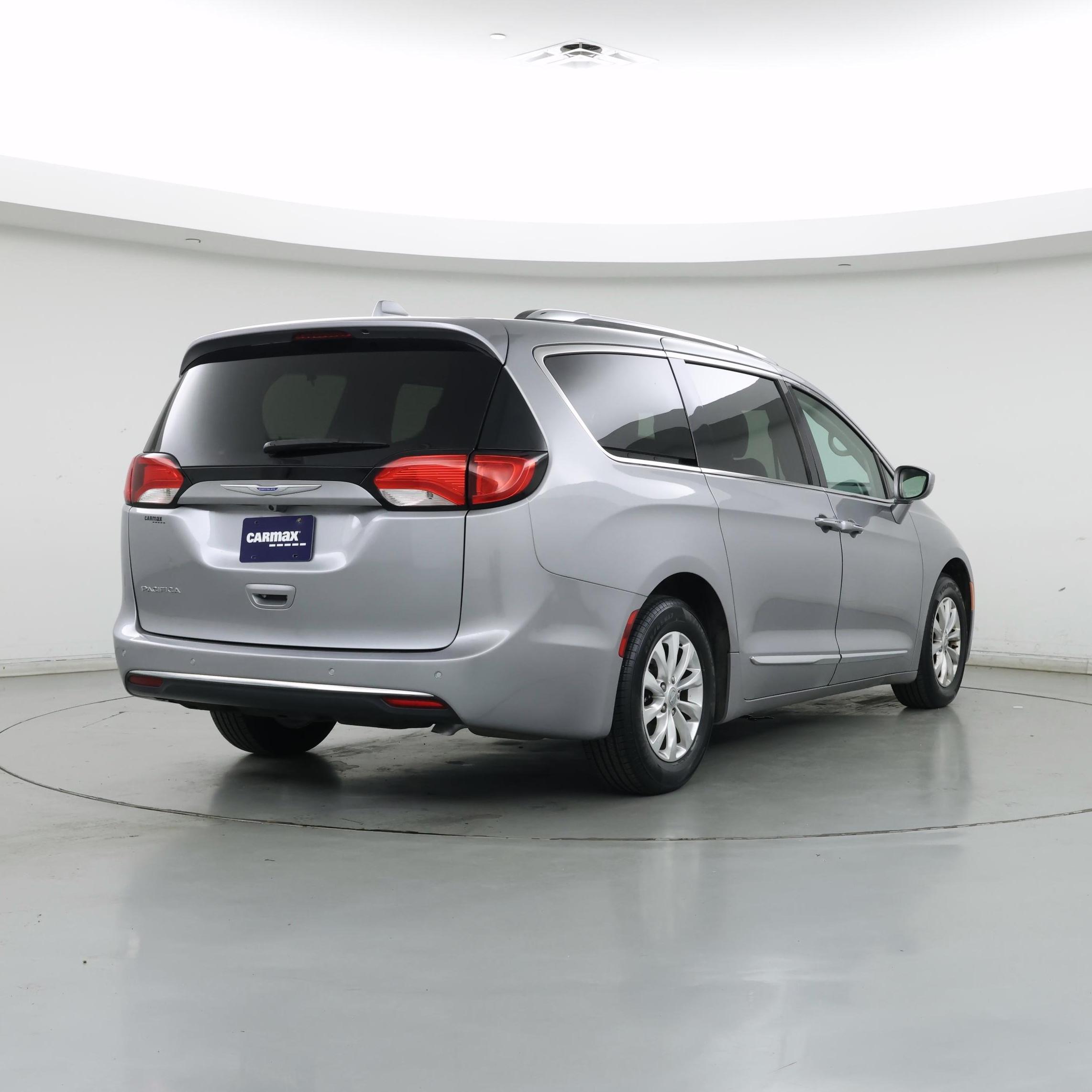 Thumbnail: 2018 Chrysler Pacifica - 8