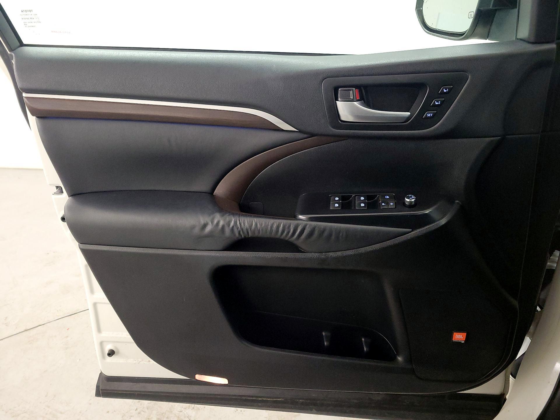 Thumbnail: 2014 Toyota Highlander - 12