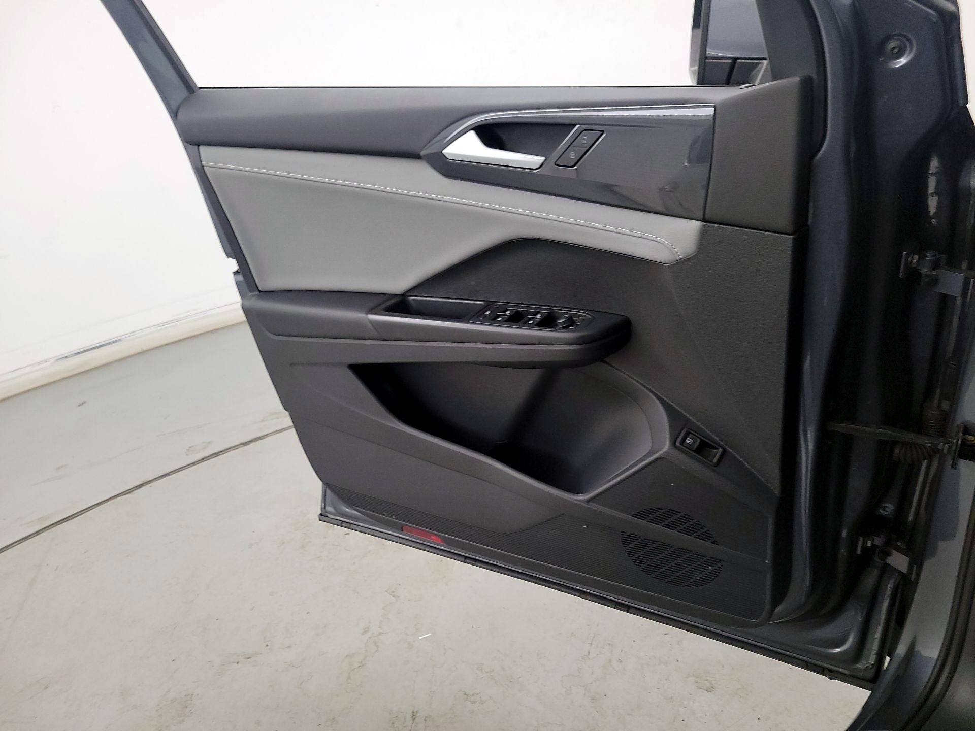 Thumbnail: 2022 Volkswagen Taos - 12