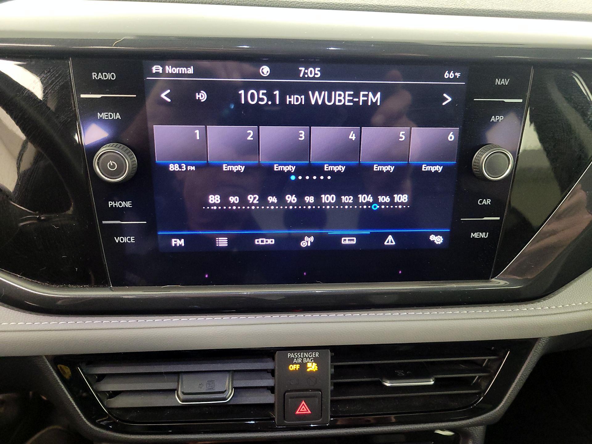 Thumbnail: 2022 Volkswagen Taos - 16