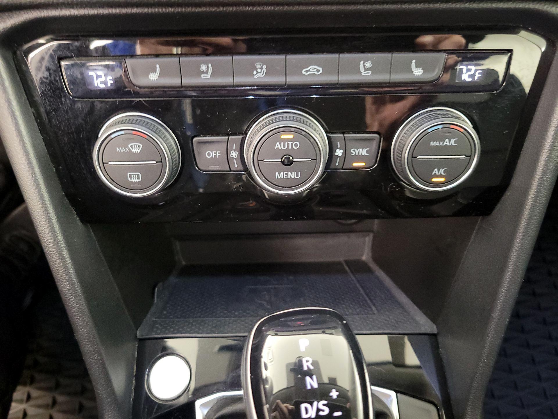 Thumbnail: 2022 Volkswagen Taos - 17