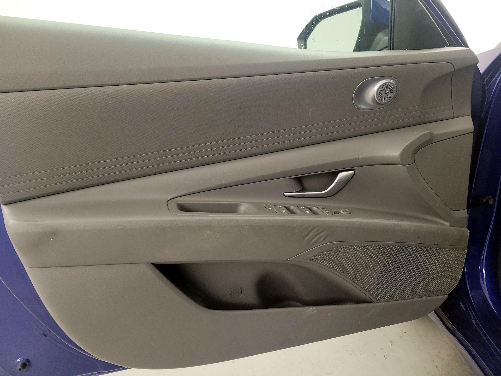 Thumbnail: 2022 Hyundai Elantra - 12