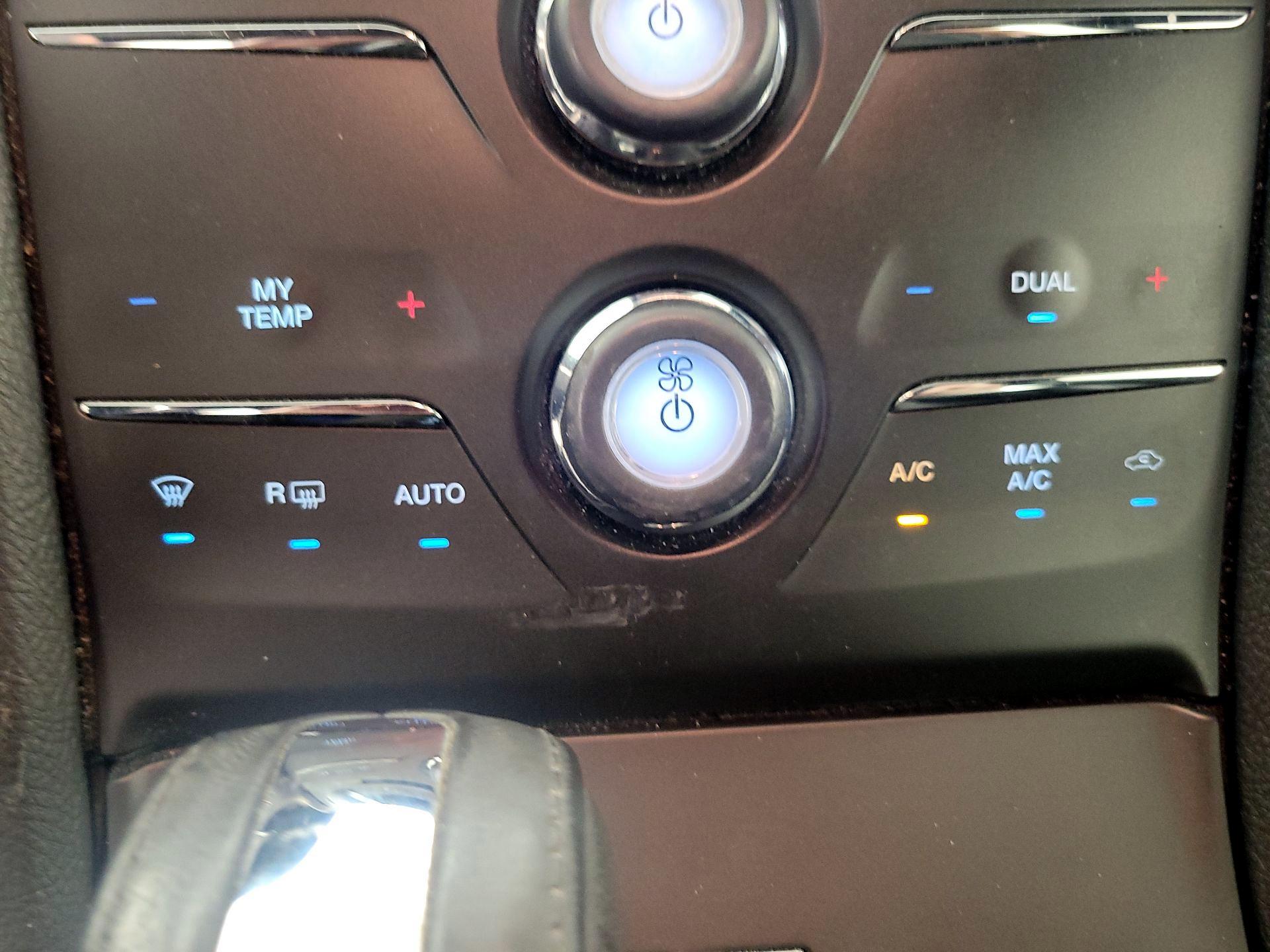 Thumbnail: 2015 Ford Taurus - 15