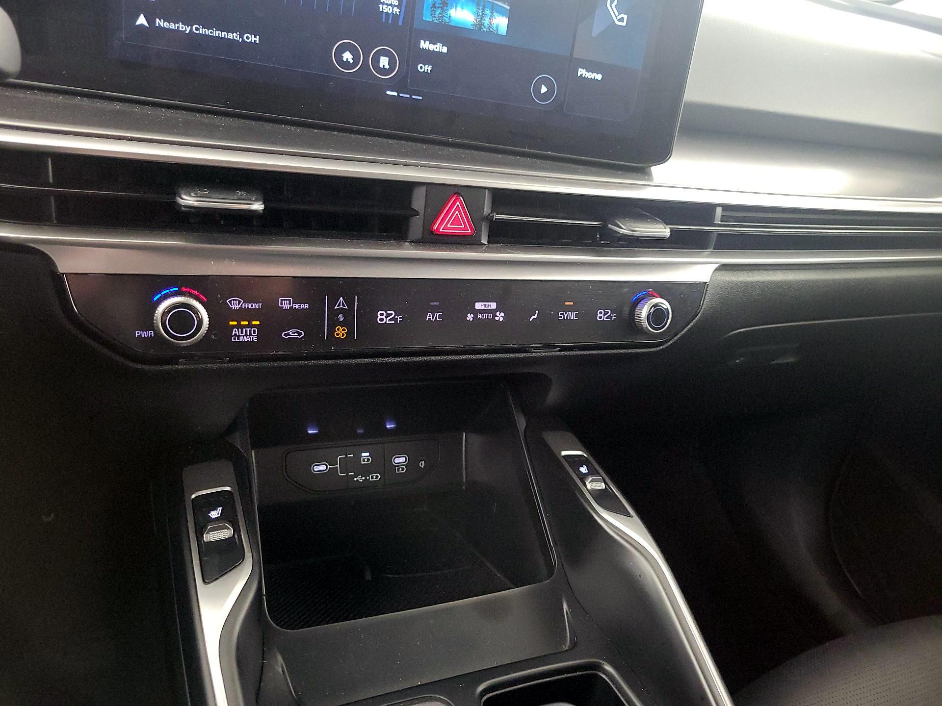 Thumbnail: 2024 Kia Sorento - 17