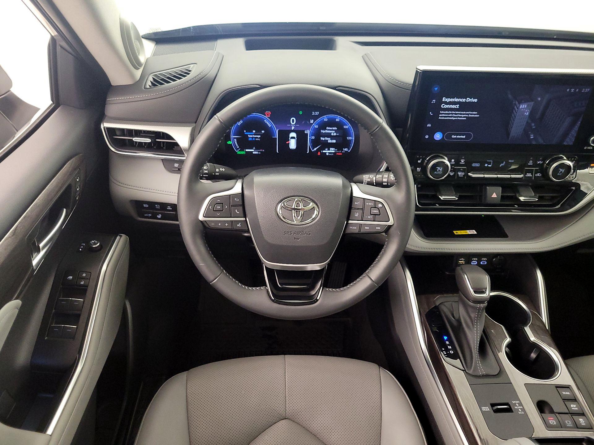 Thumbnail: 2023 Toyota Highlander - 10