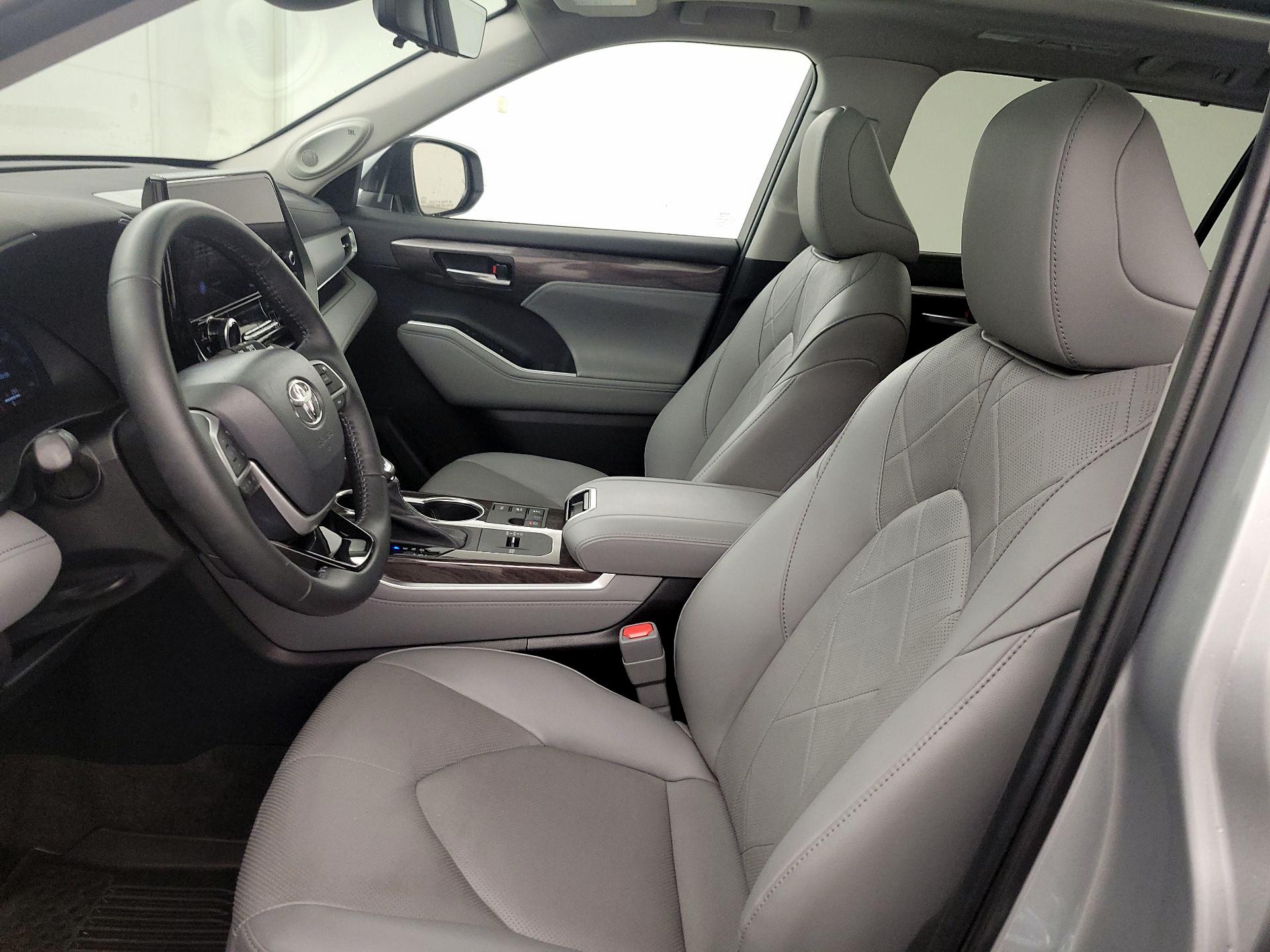 Thumbnail: 2023 Toyota Highlander - 11