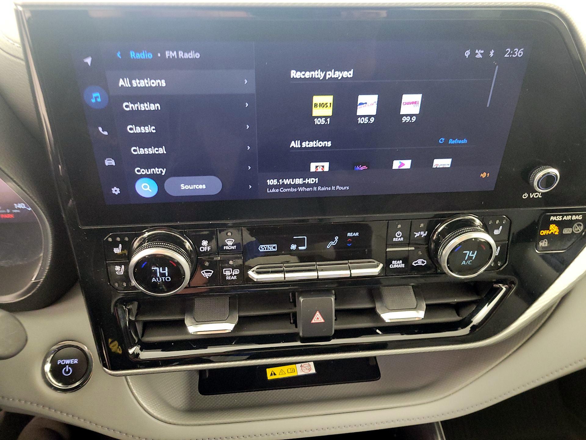 Thumbnail: 2023 Toyota Highlander - 16