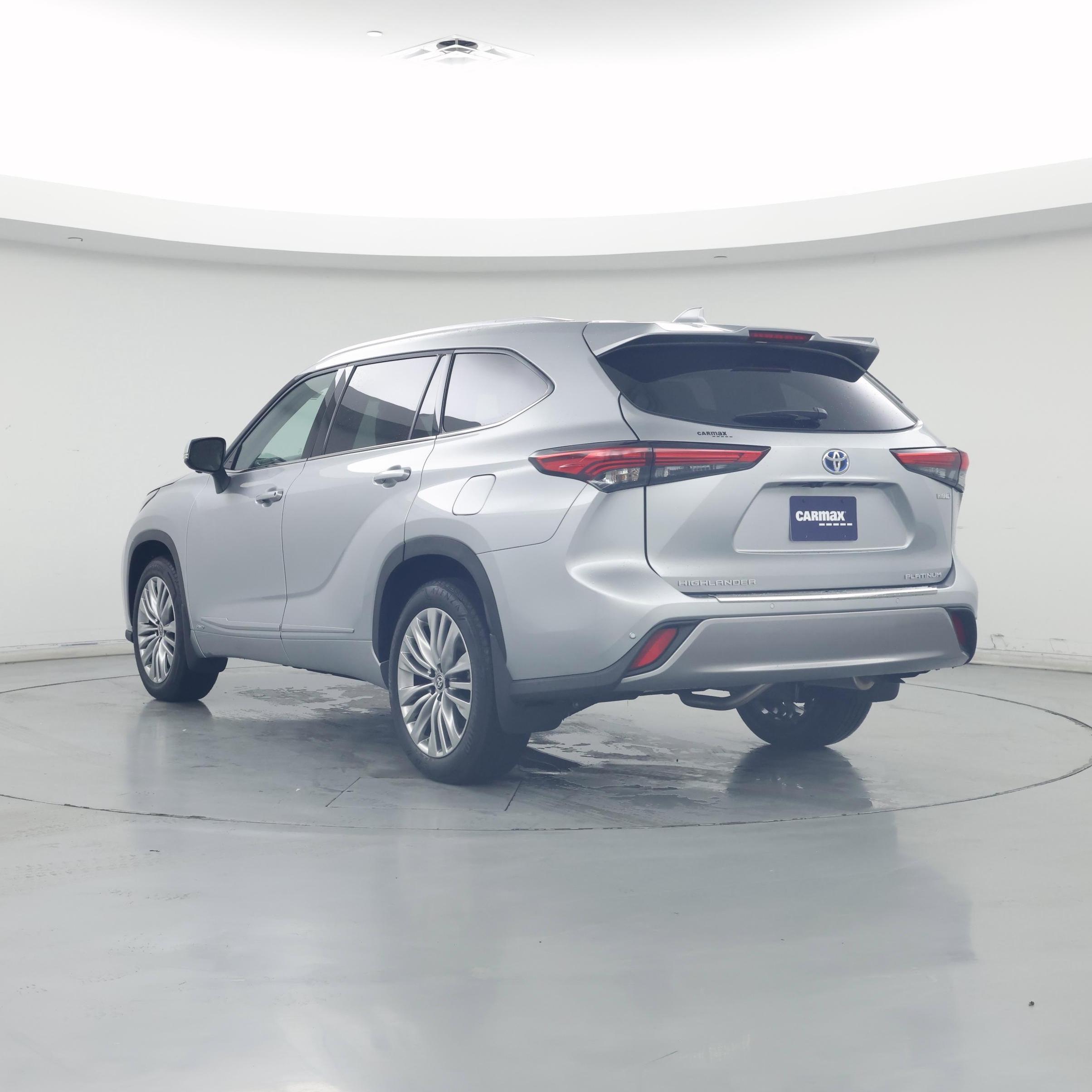 Thumbnail: 2023 Toyota Highlander - 2