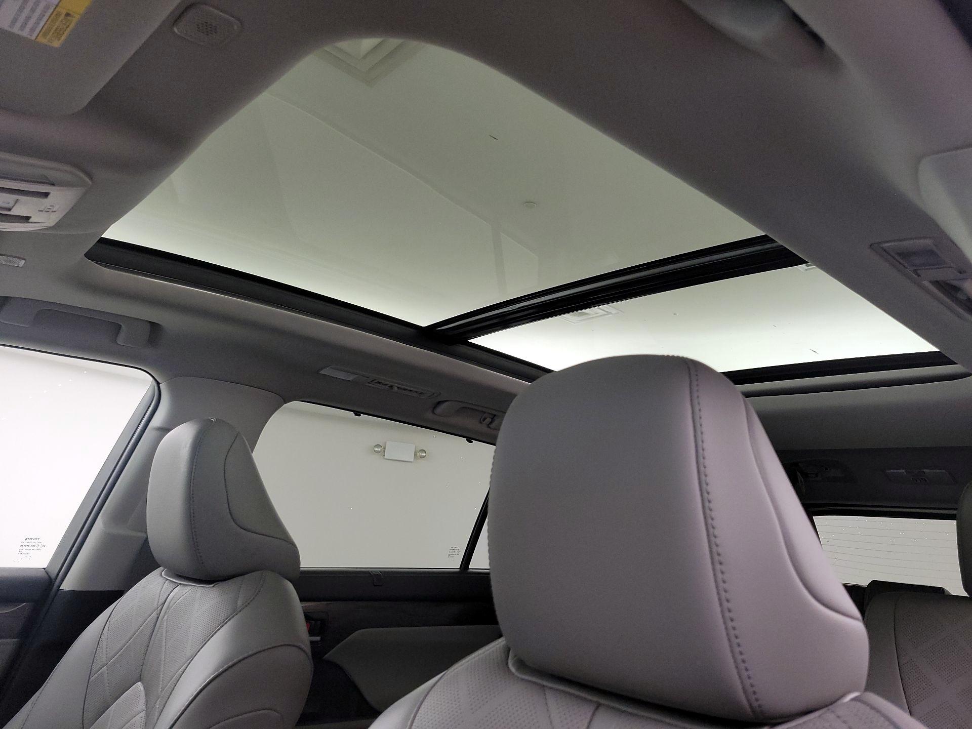 Thumbnail: 2023 Toyota Highlander - 20