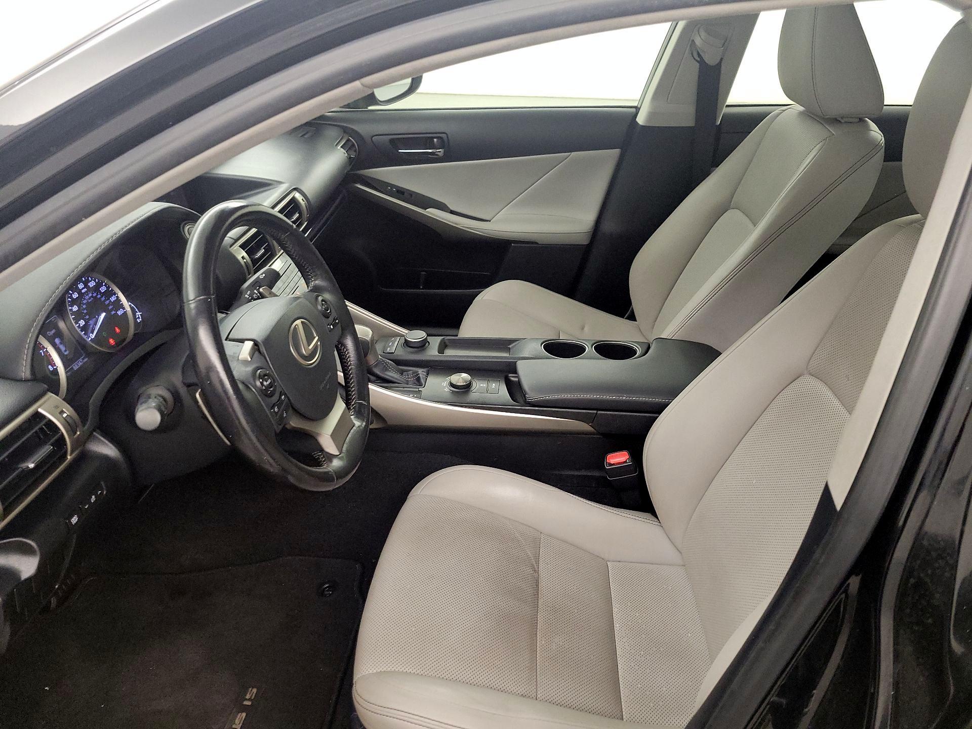 Thumbnail: 2015 Lexus IS - 11