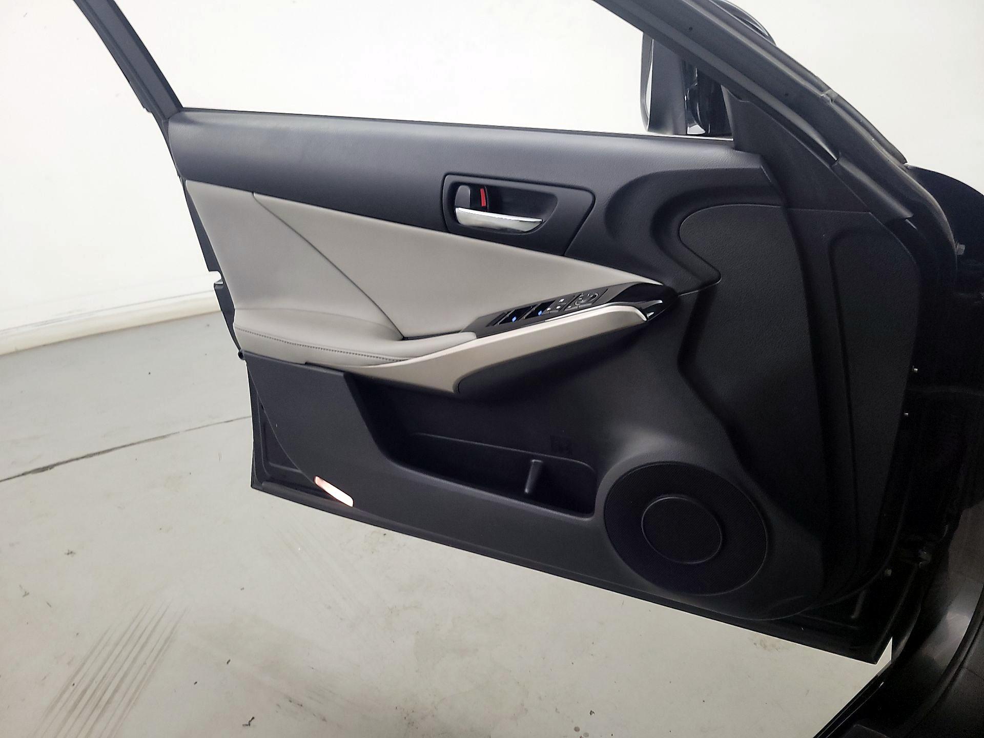 Thumbnail: 2015 Lexus IS - 12