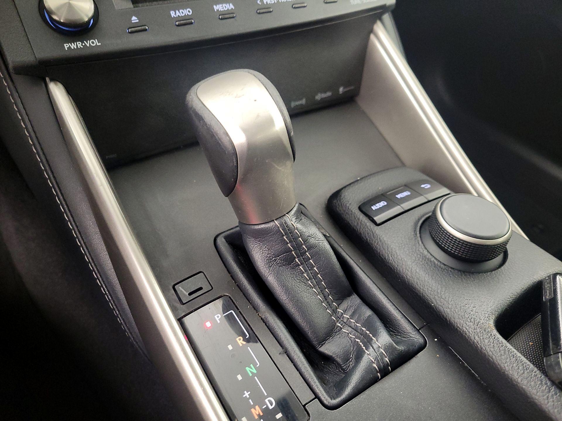 Thumbnail: 2015 Lexus IS - 17