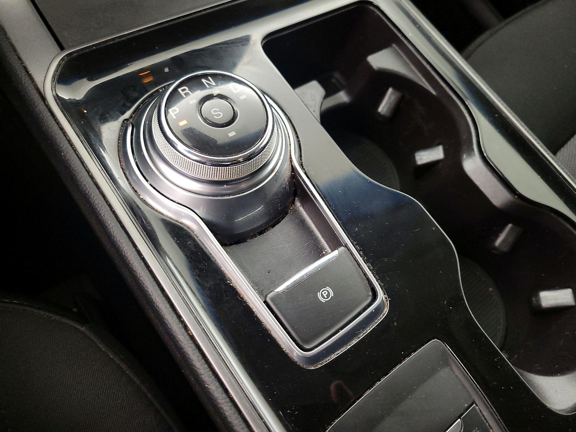 Thumbnail: 2019 Ford Edge - 17