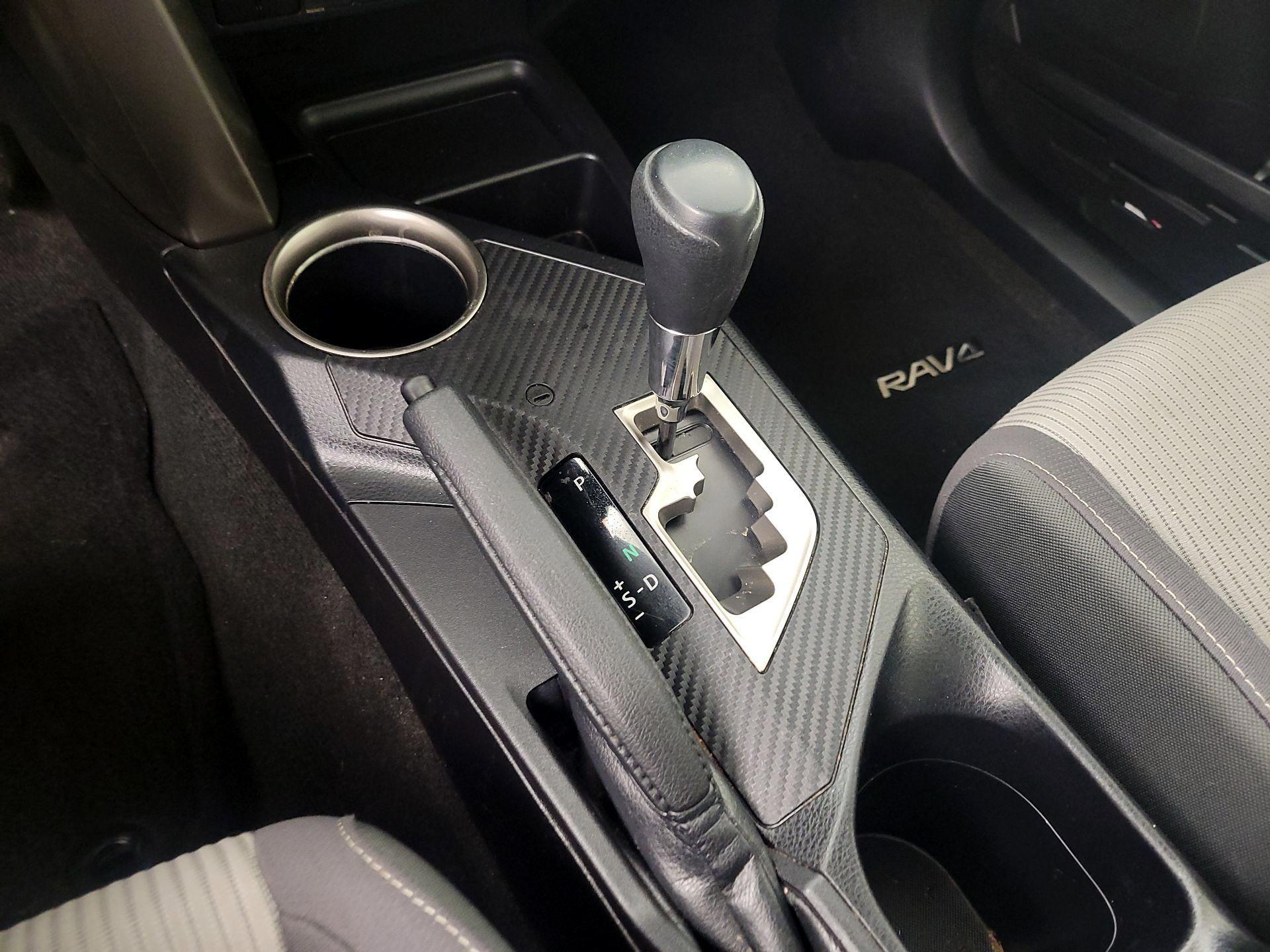 Thumbnail: 2015 Toyota RAV4 - 18