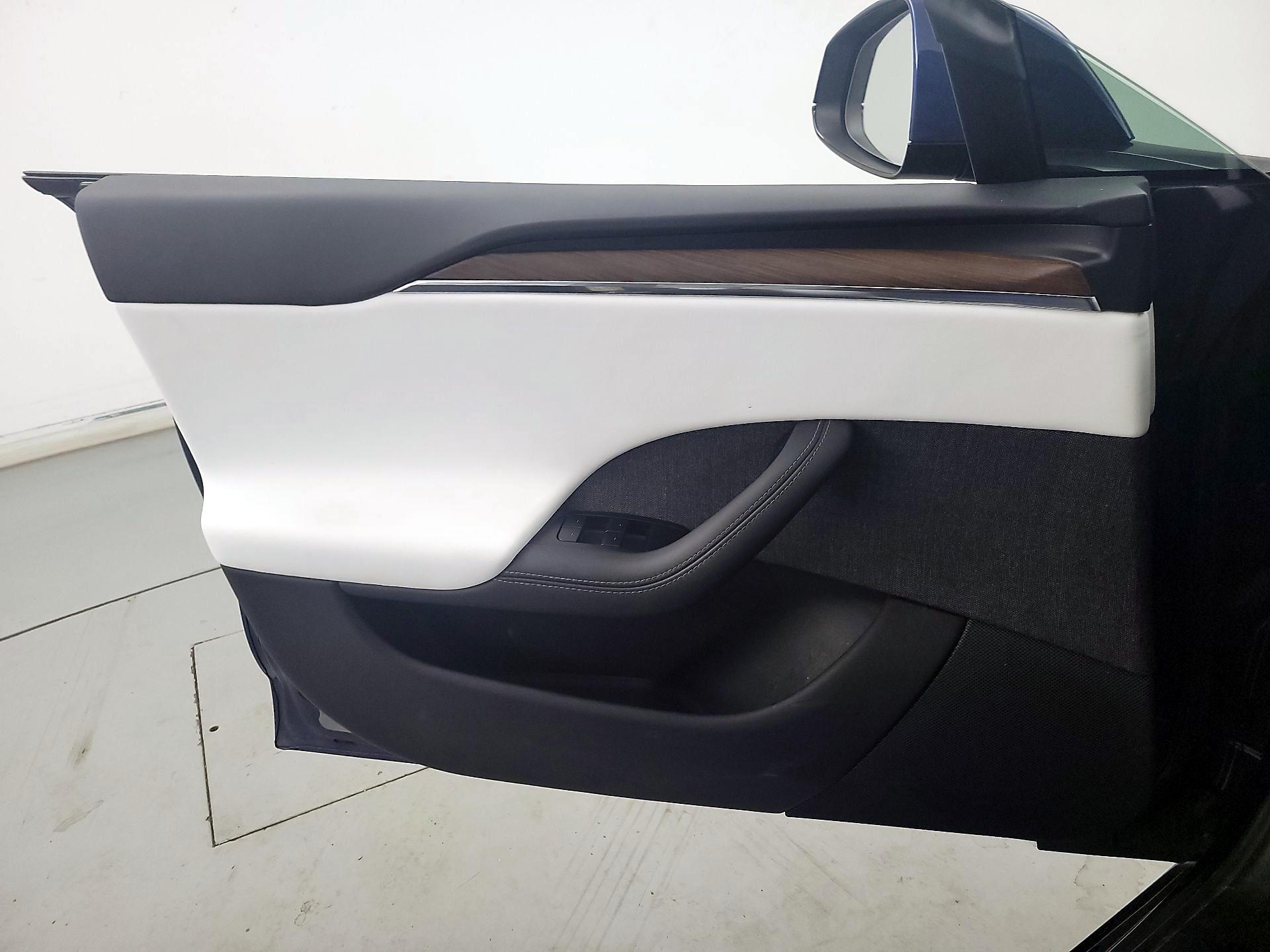 Thumbnail: 2022 Tesla Model S - 12