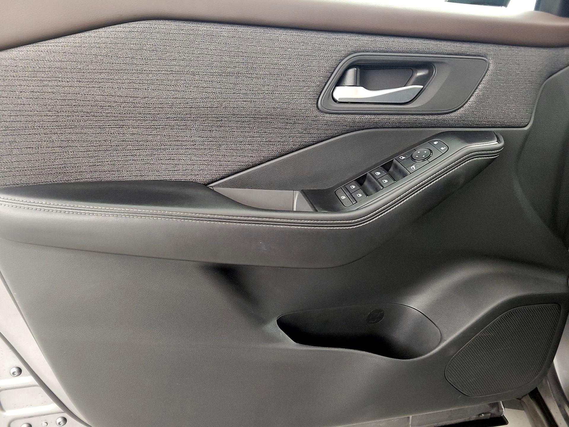 Thumbnail: 2021 Nissan Rogue - 12