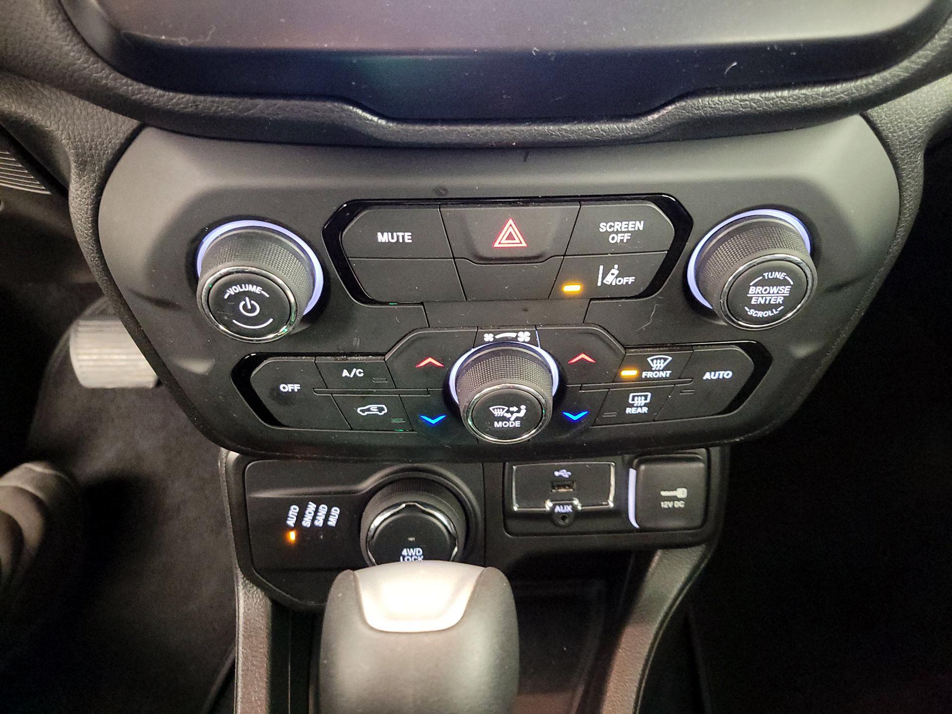 Thumbnail: 2021 Jeep Renegade - 16