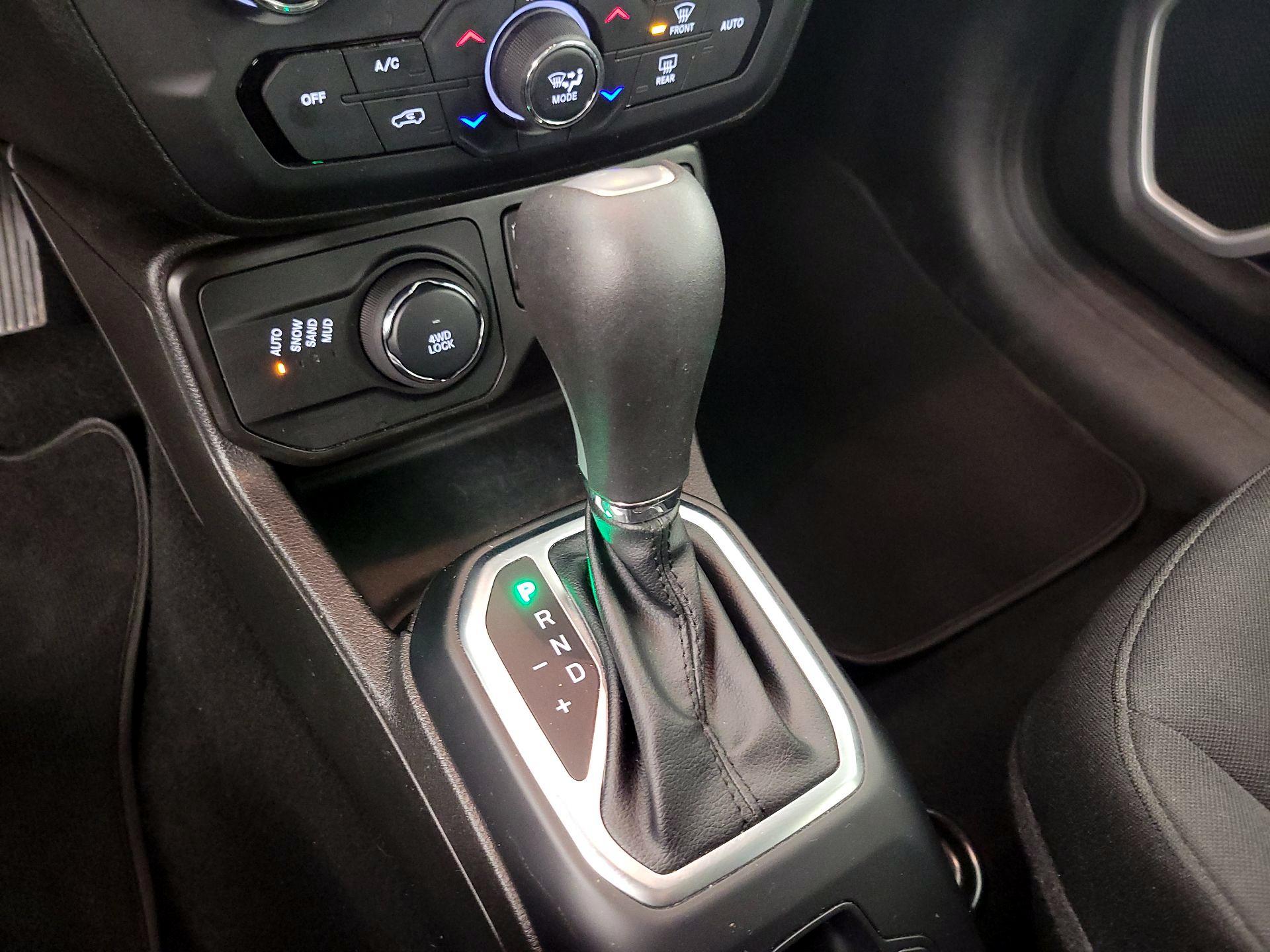 Thumbnail: 2021 Jeep Renegade - 17