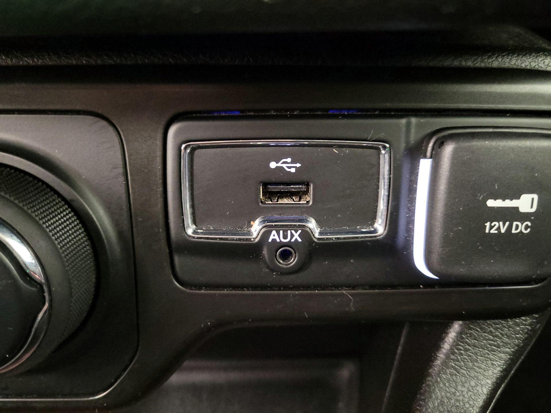 Thumbnail: 2021 Jeep Renegade - 18