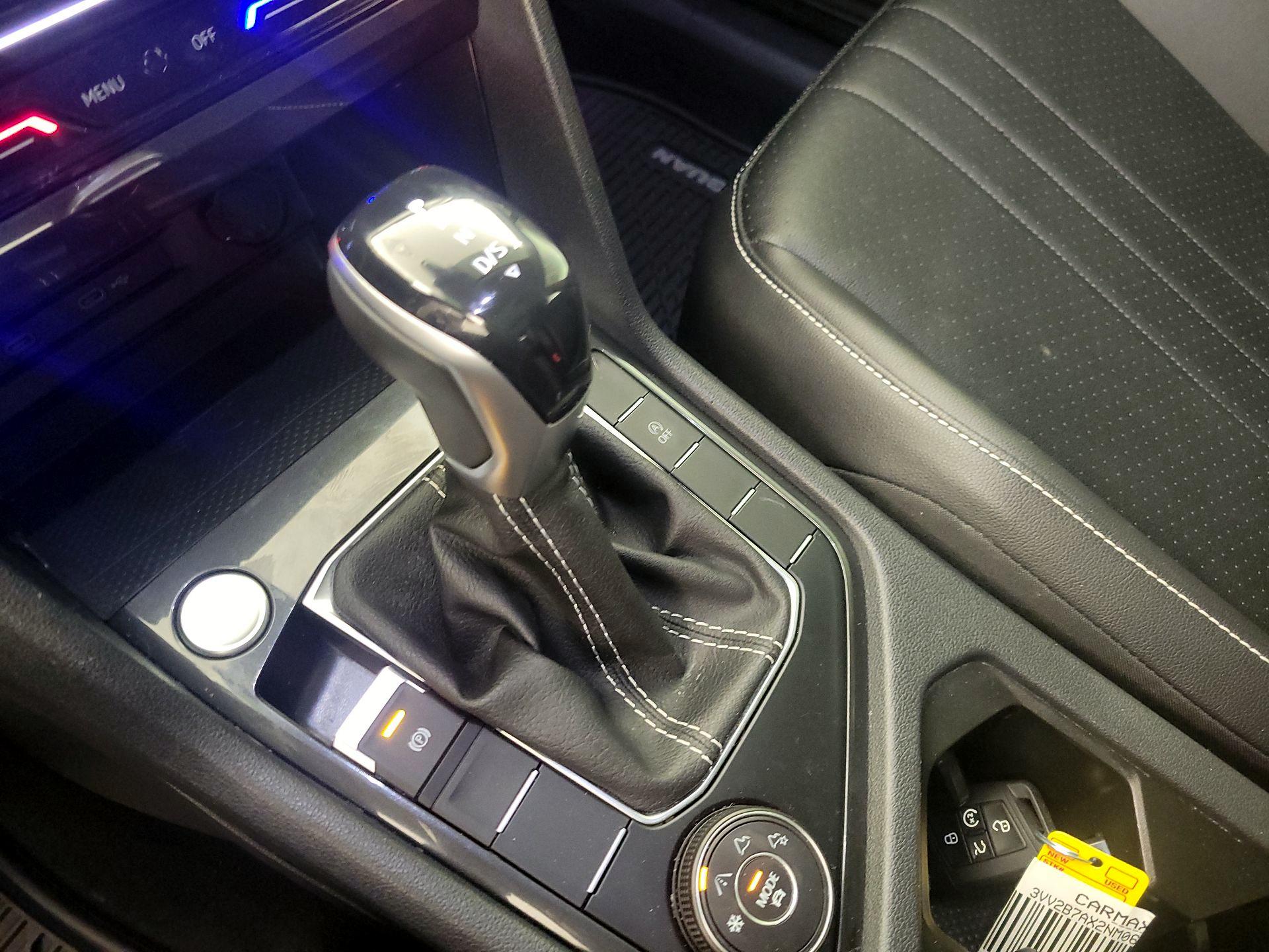 Thumbnail: 2022 Volkswagen Tiguan - 17