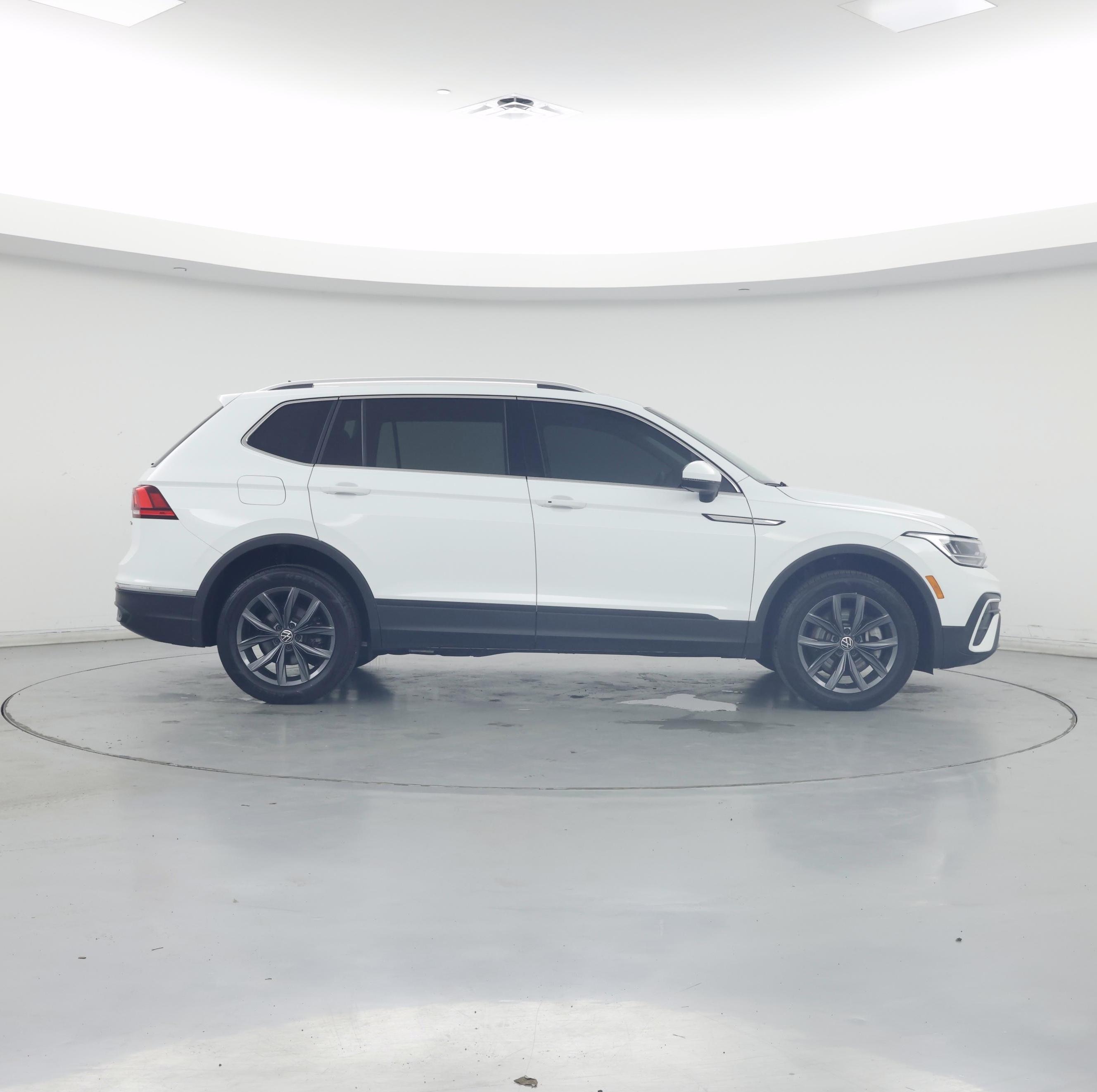 Thumbnail: 2022 Volkswagen Tiguan - 7