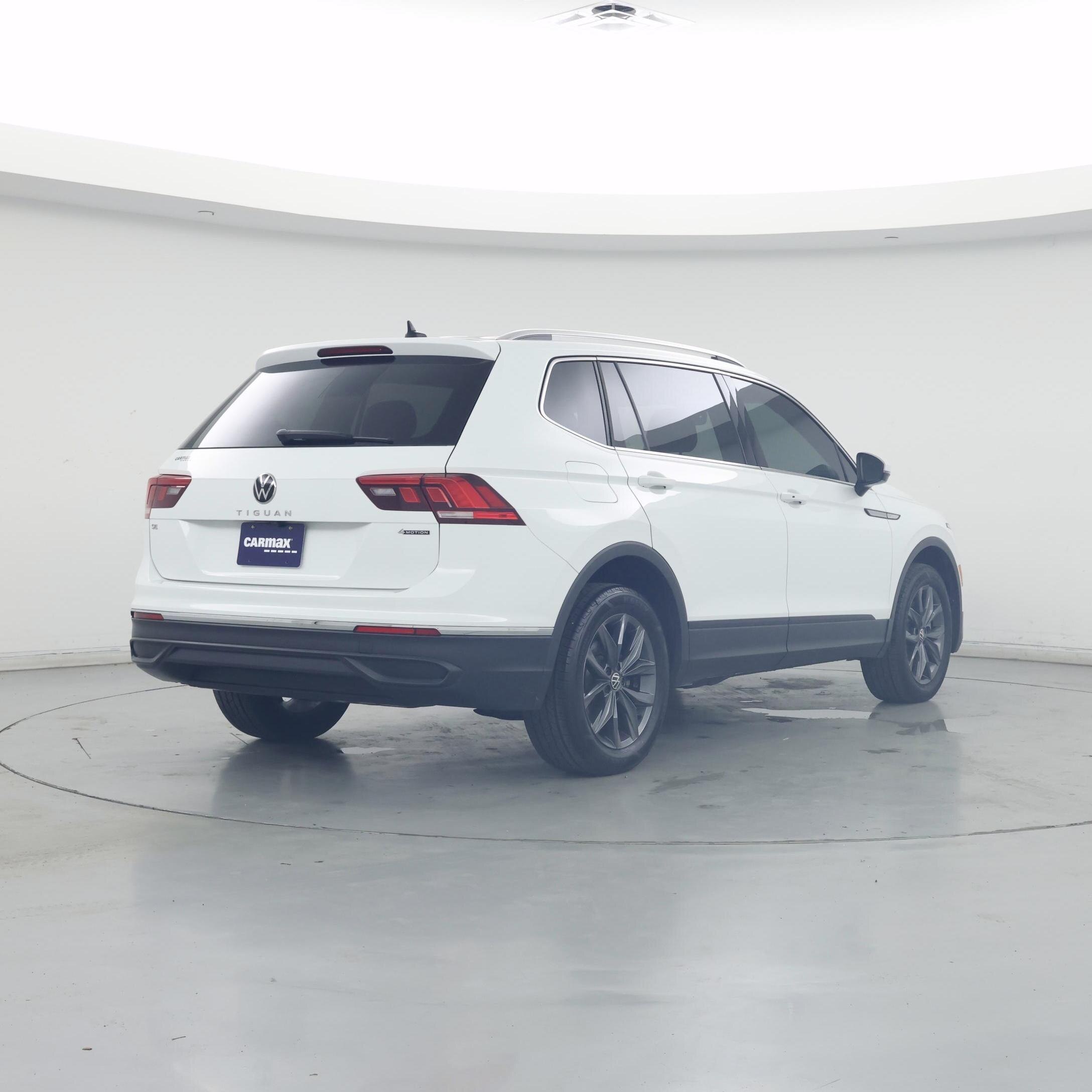 Thumbnail: 2022 Volkswagen Tiguan - 8