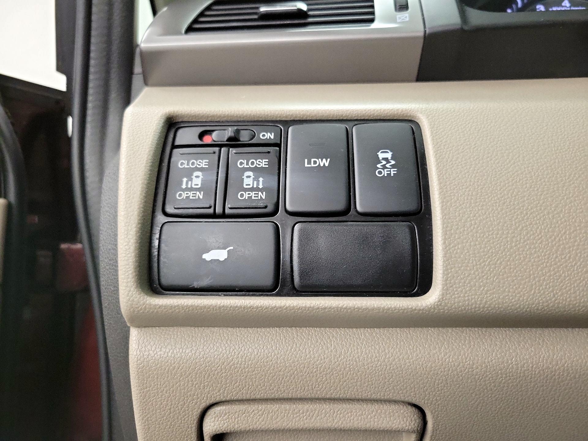 Thumbnail: 2016 Honda Odyssey - 13