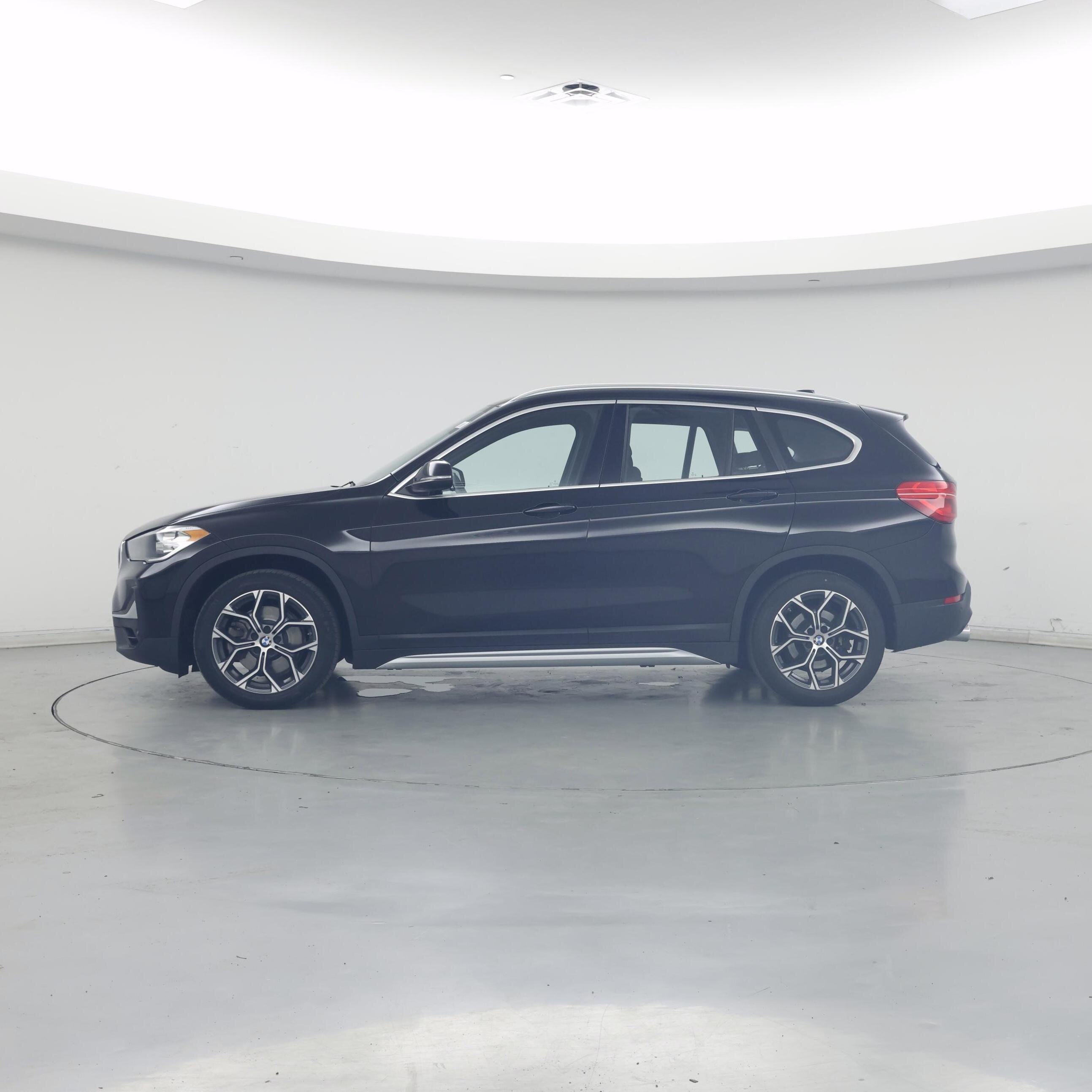 Thumbnail: 2021 BMW X1 - 3