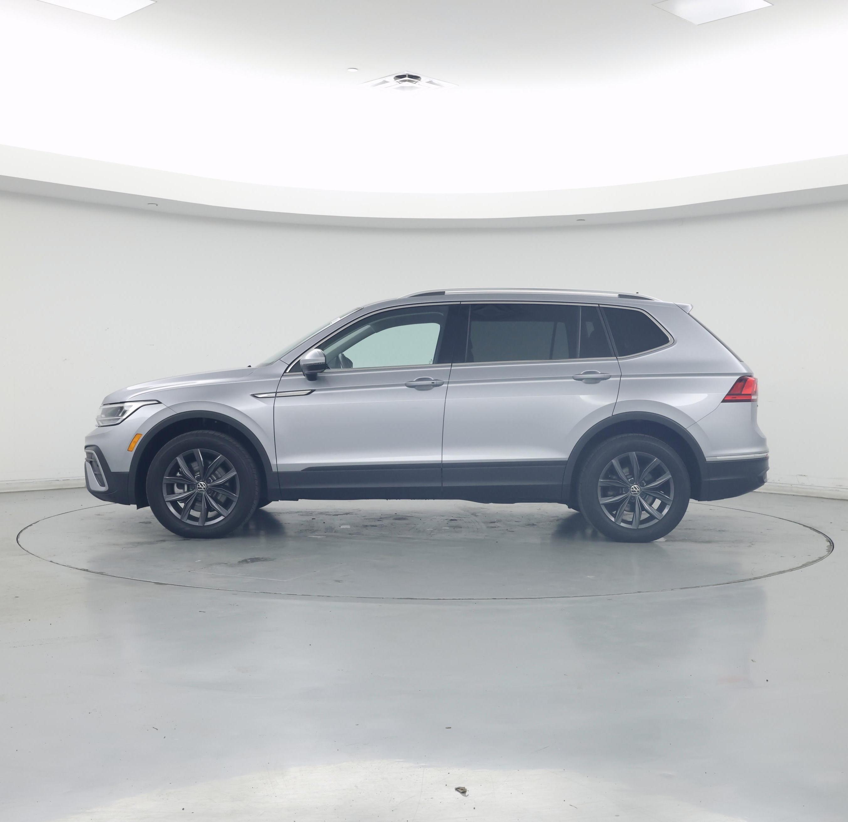 Thumbnail: 2024 Volkswagen Tiguan - 3
