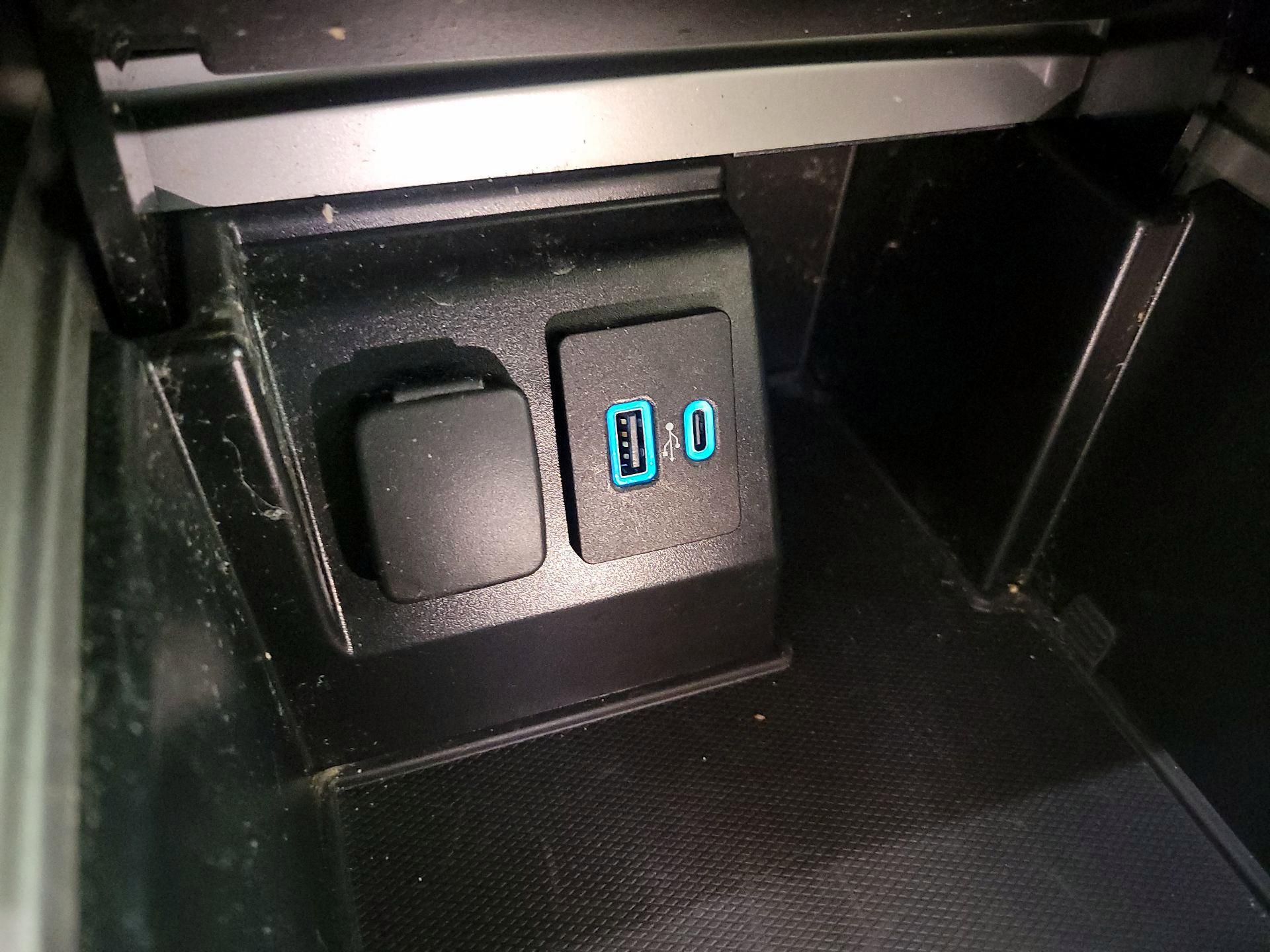 Thumbnail: 2020 Ford Explorer - 18