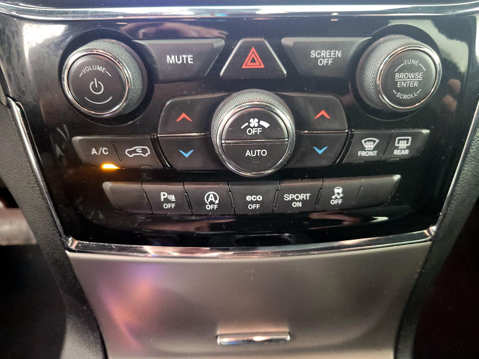 Thumbnail: 2020 Jeep Grand Cherokee - 17