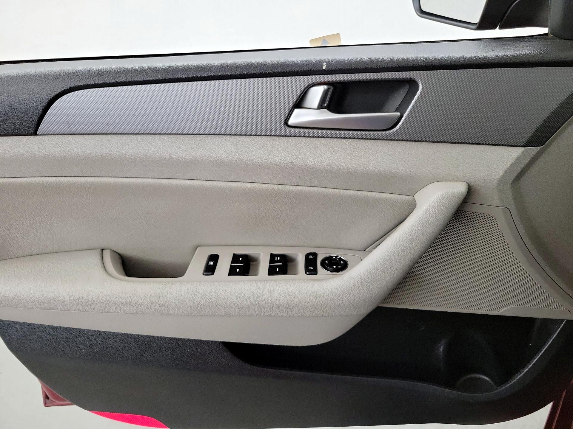 Thumbnail: 2015 Hyundai Sonata - 12