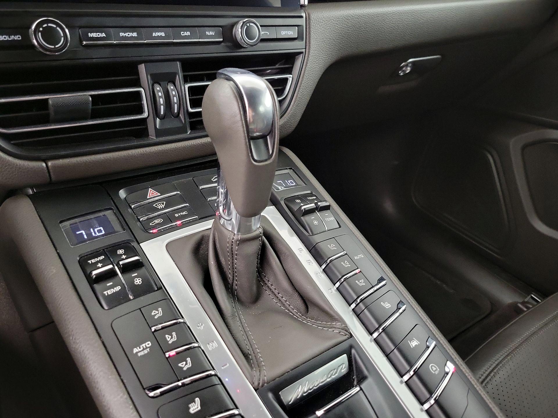 Thumbnail: 2020 Porsche Macan - 18