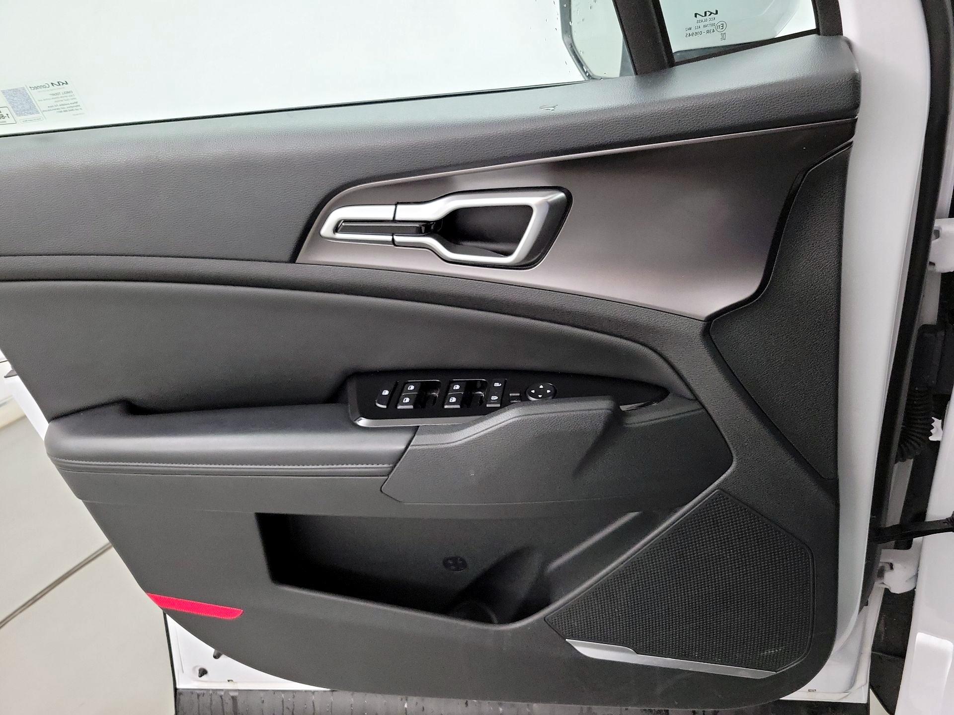 Thumbnail: 2023 Kia Sportage - 10