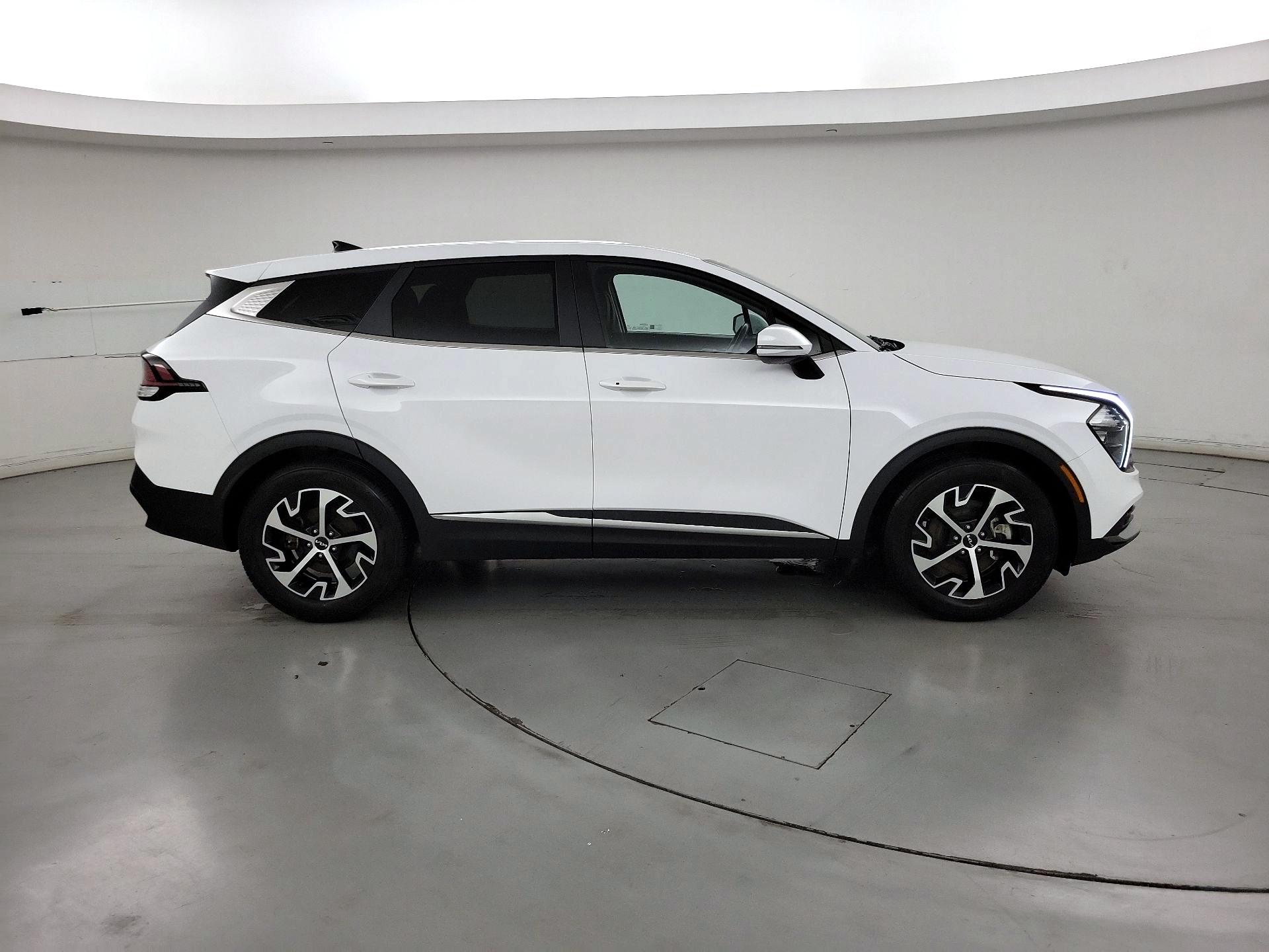 Thumbnail: 2023 Kia Sportage - 4