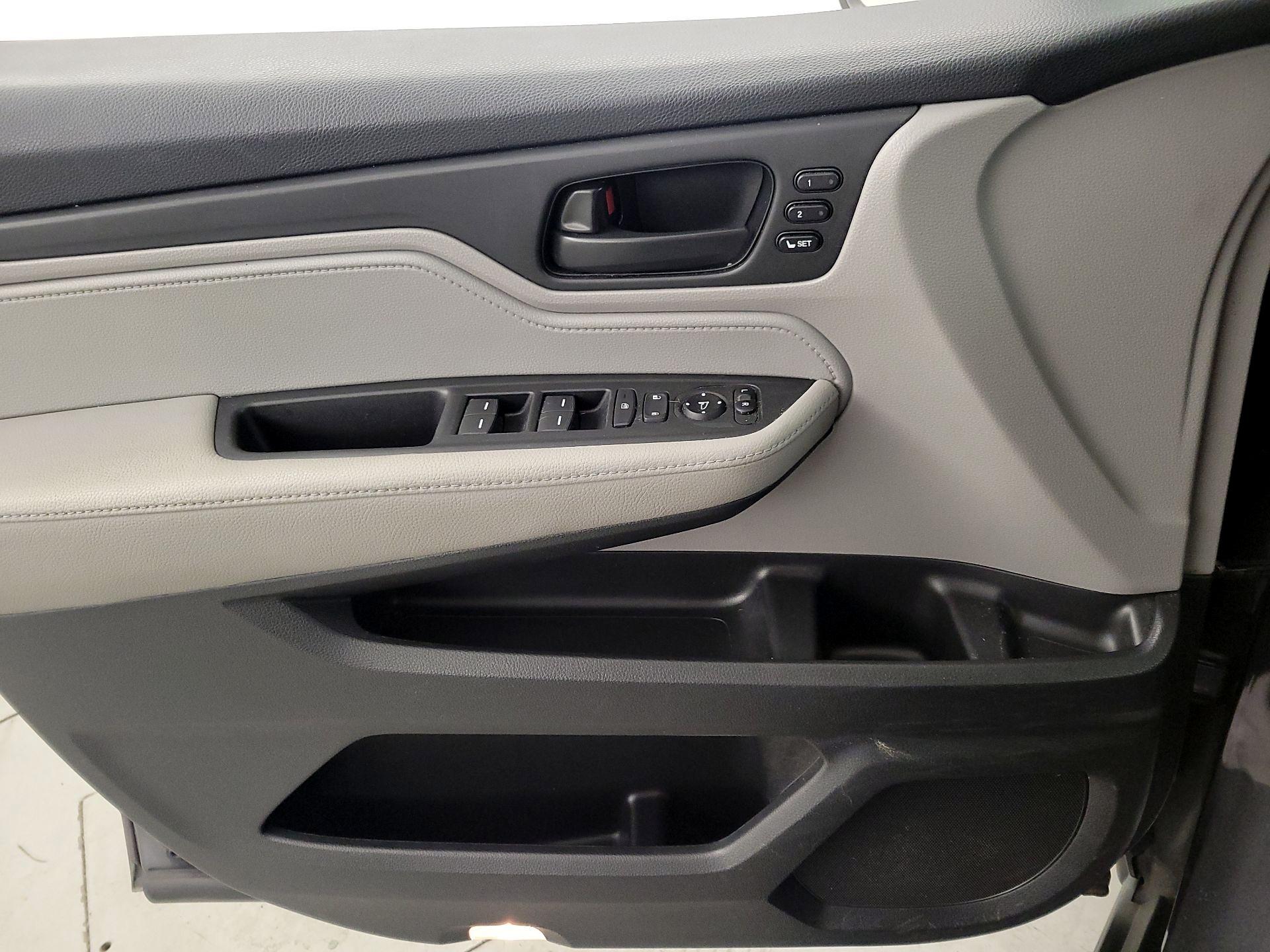 Thumbnail: 2018 Honda Odyssey - 12