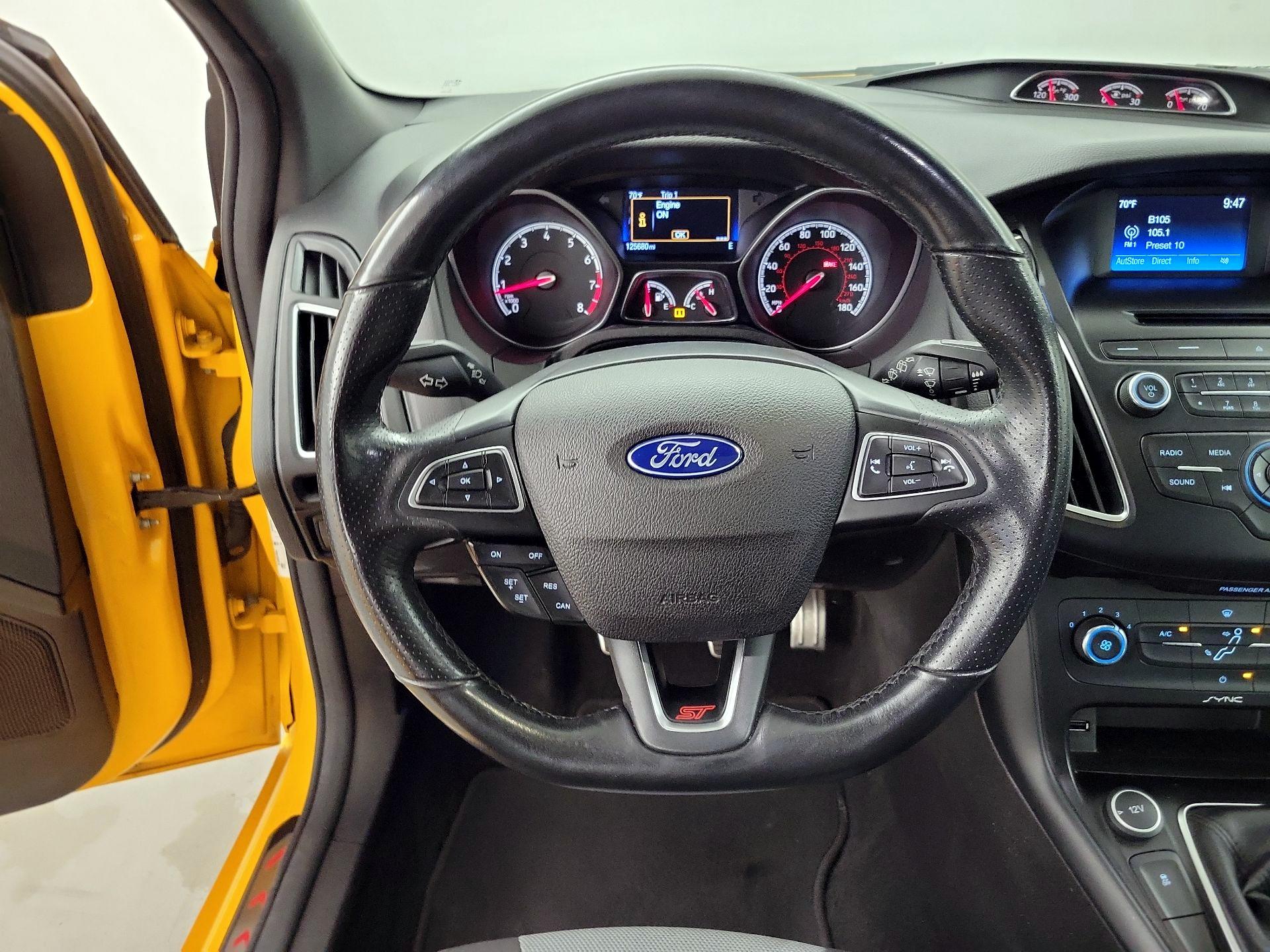 Thumbnail: 2015 Ford Focus - 10