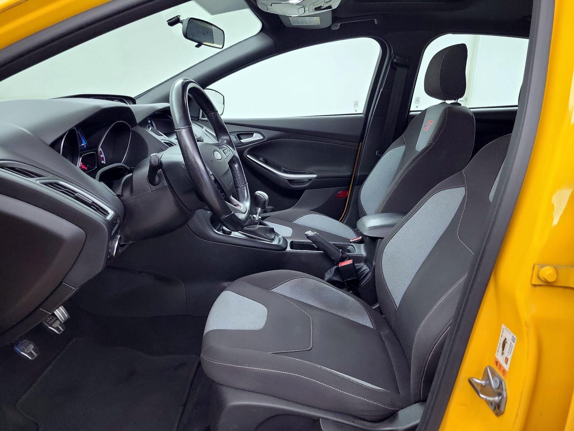 Thumbnail: 2015 Ford Focus - 11
