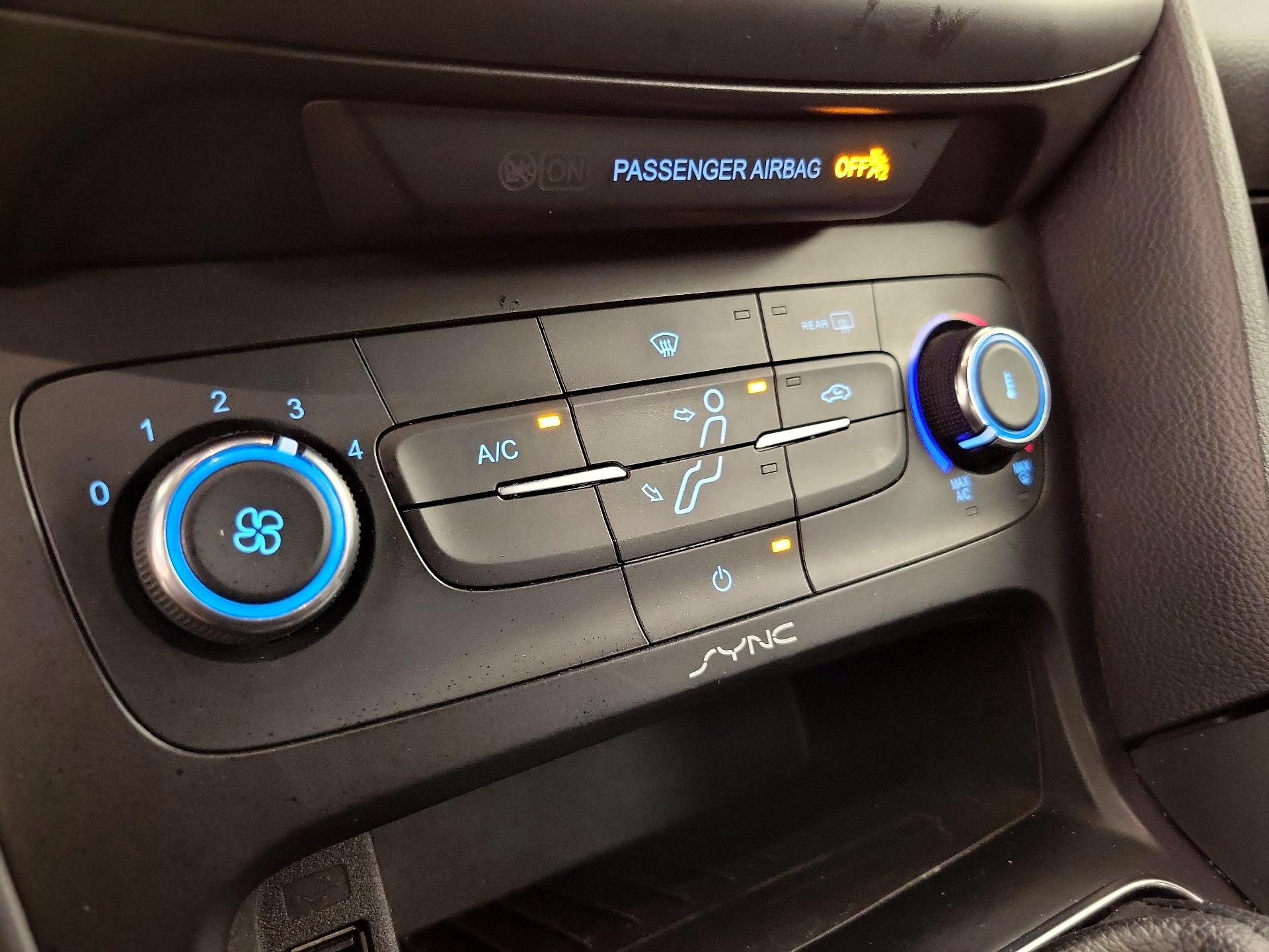 Thumbnail: 2015 Ford Focus - 16