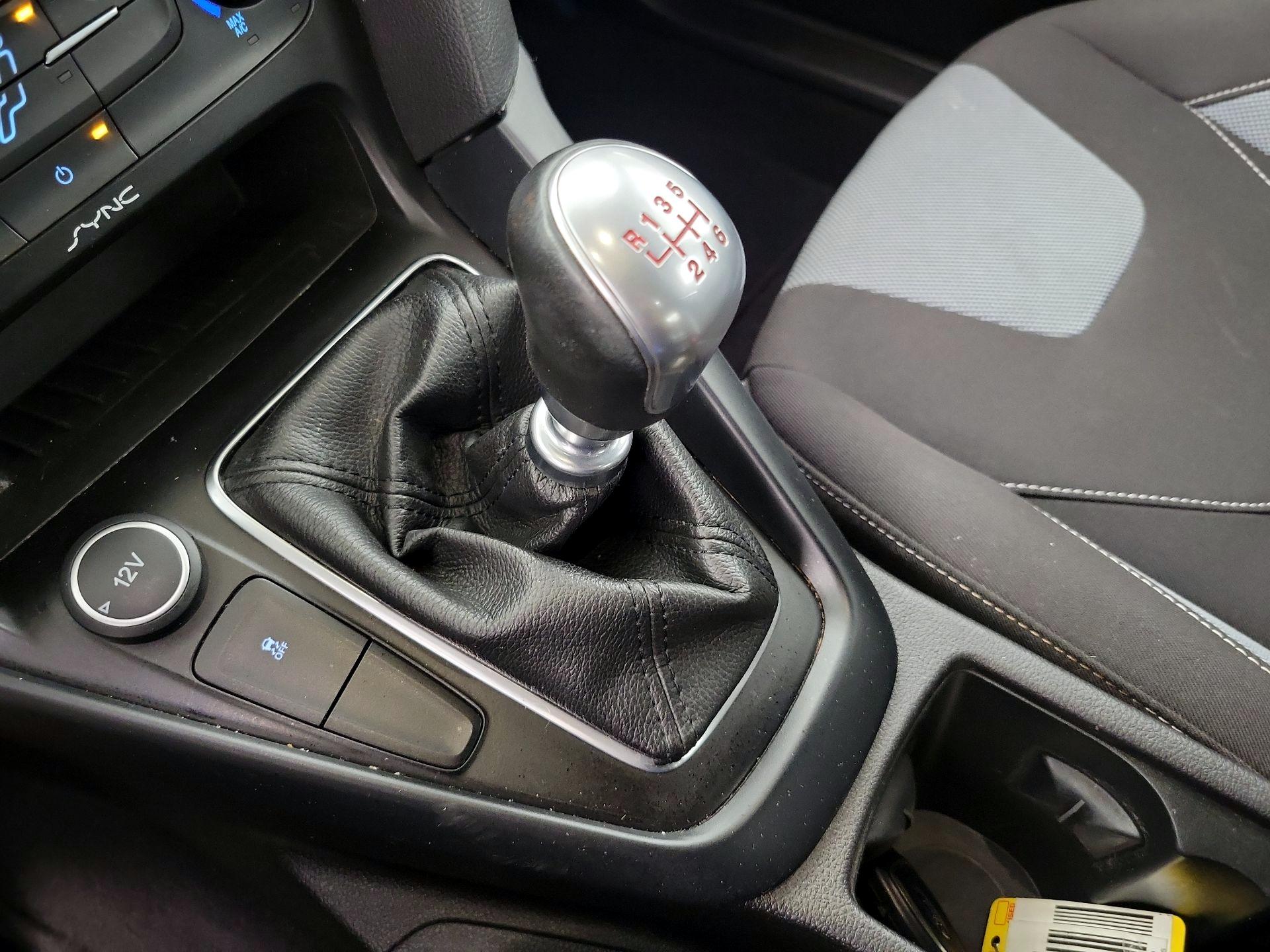 Thumbnail: 2015 Ford Focus - 17