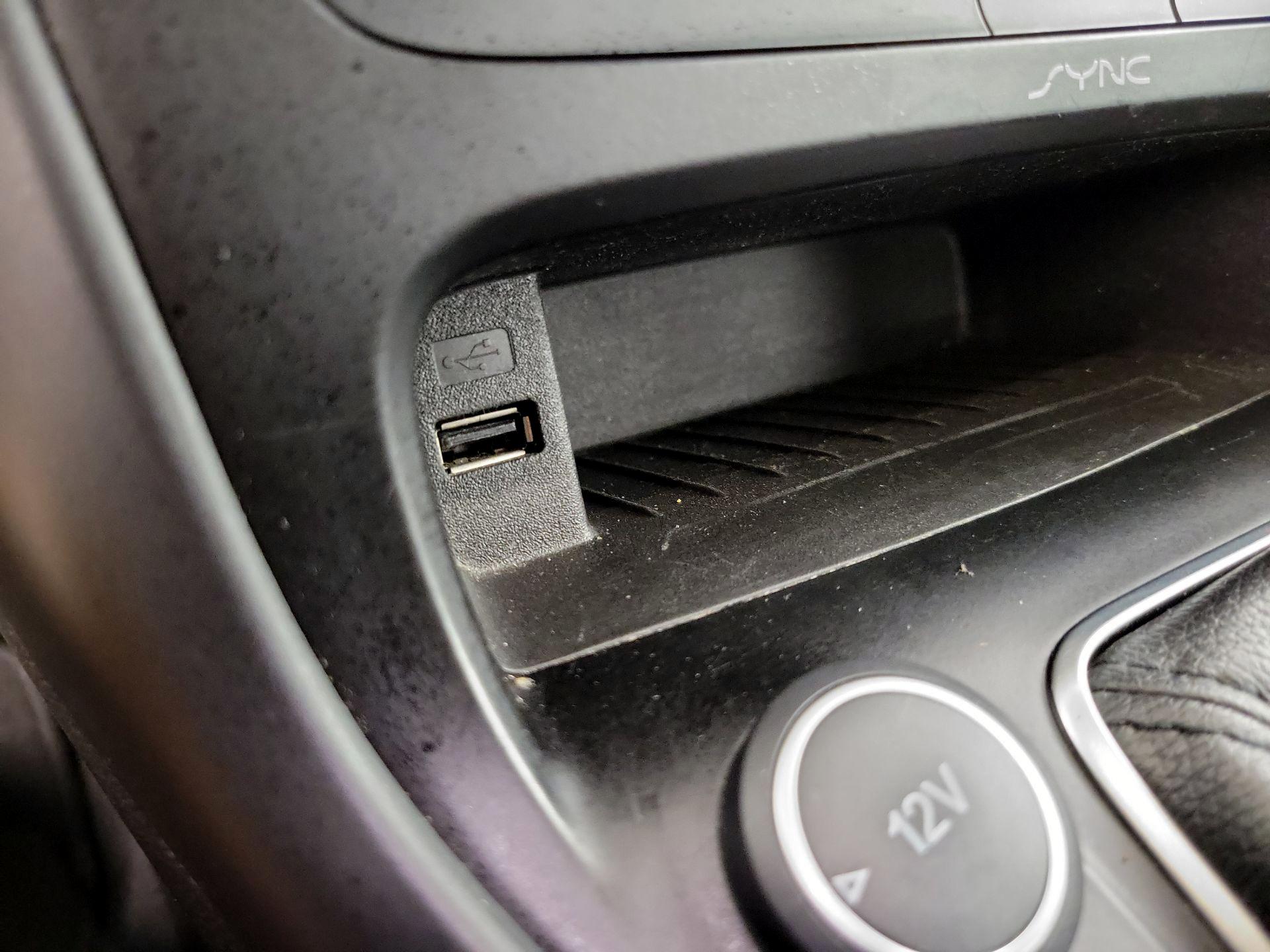 Thumbnail: 2015 Ford Focus - 18