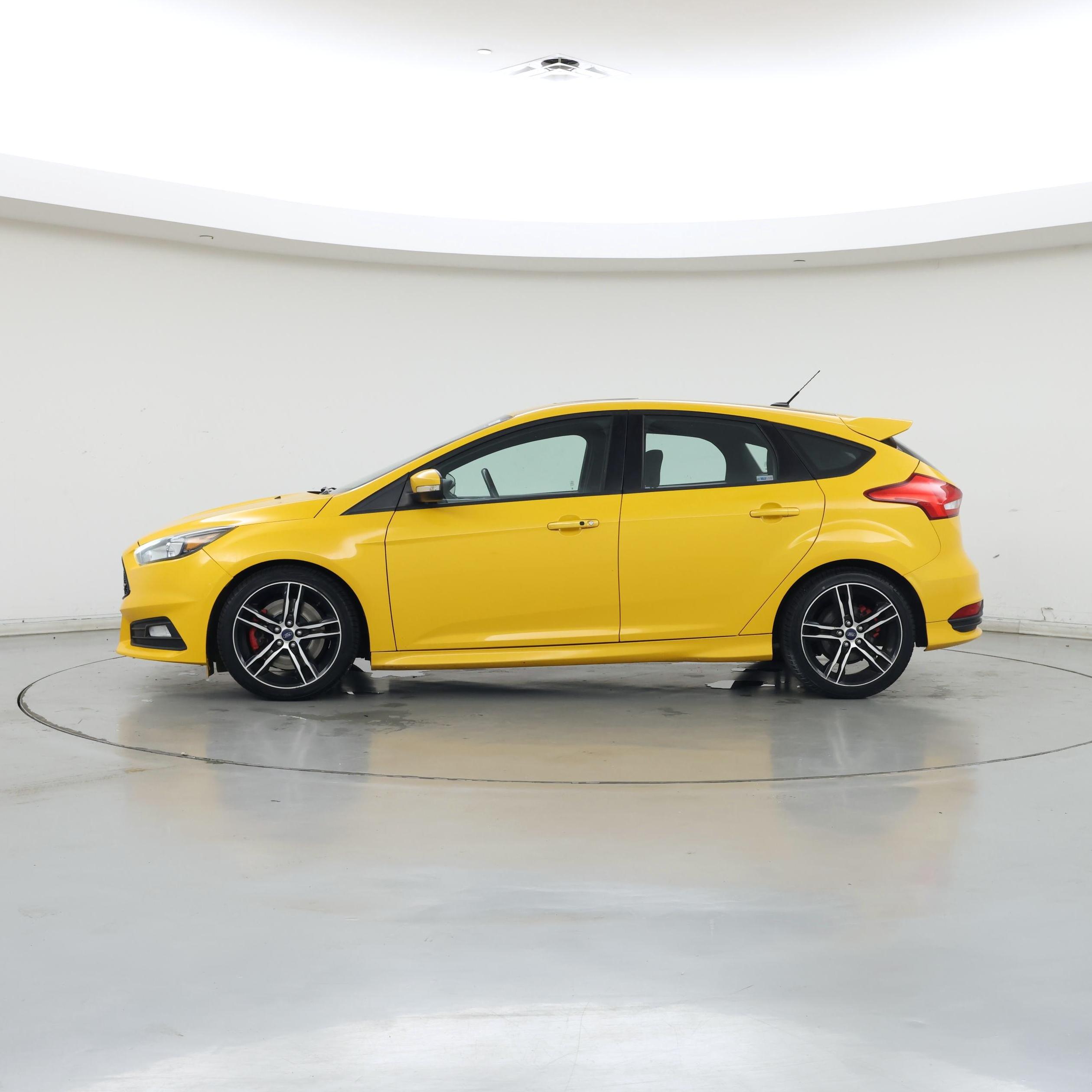 Thumbnail: 2015 Ford Focus - 3
