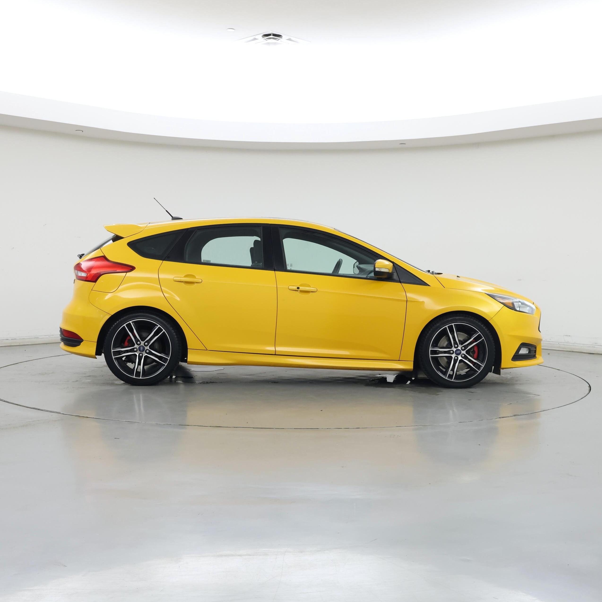 Thumbnail: 2015 Ford Focus - 7