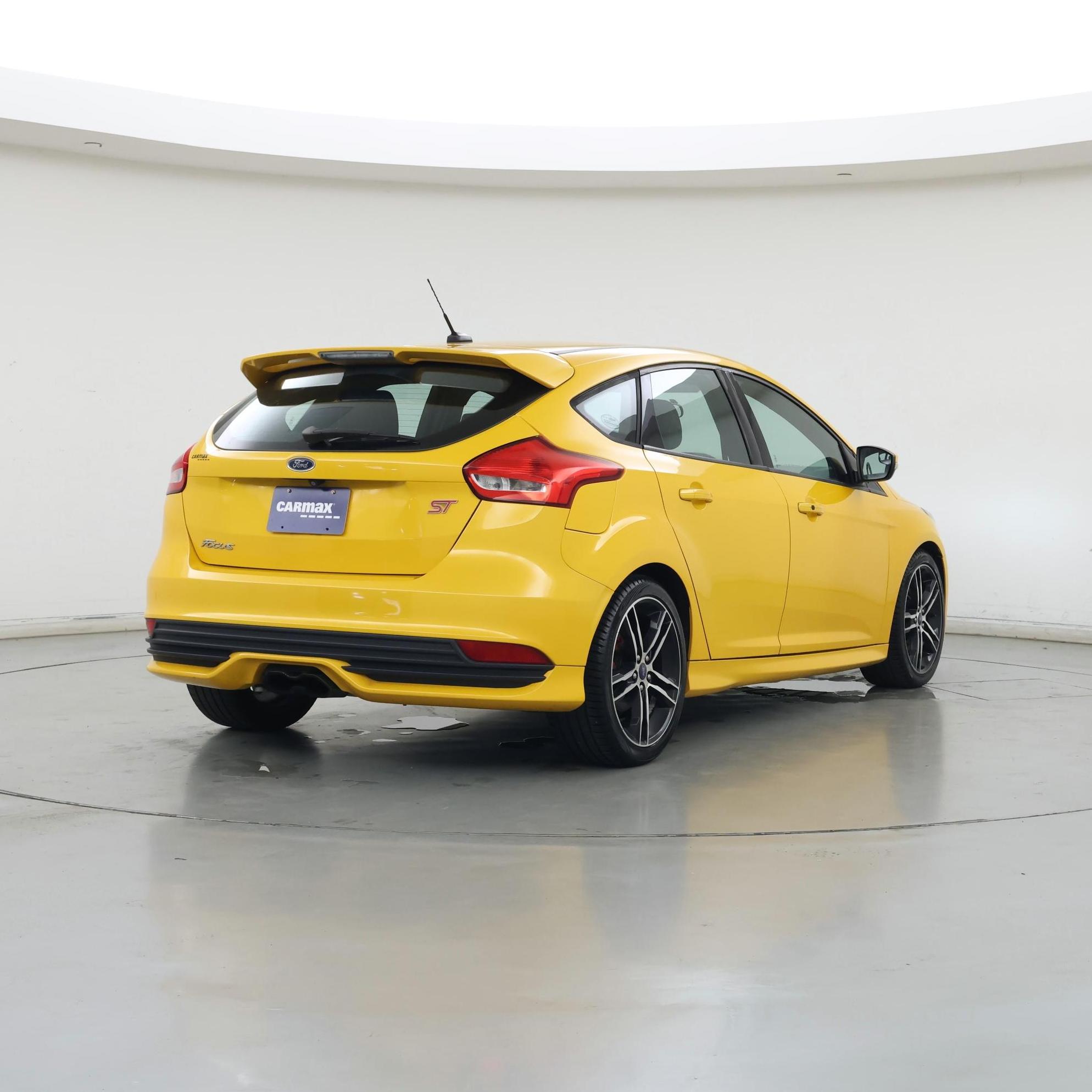 Thumbnail: 2015 Ford Focus - 8