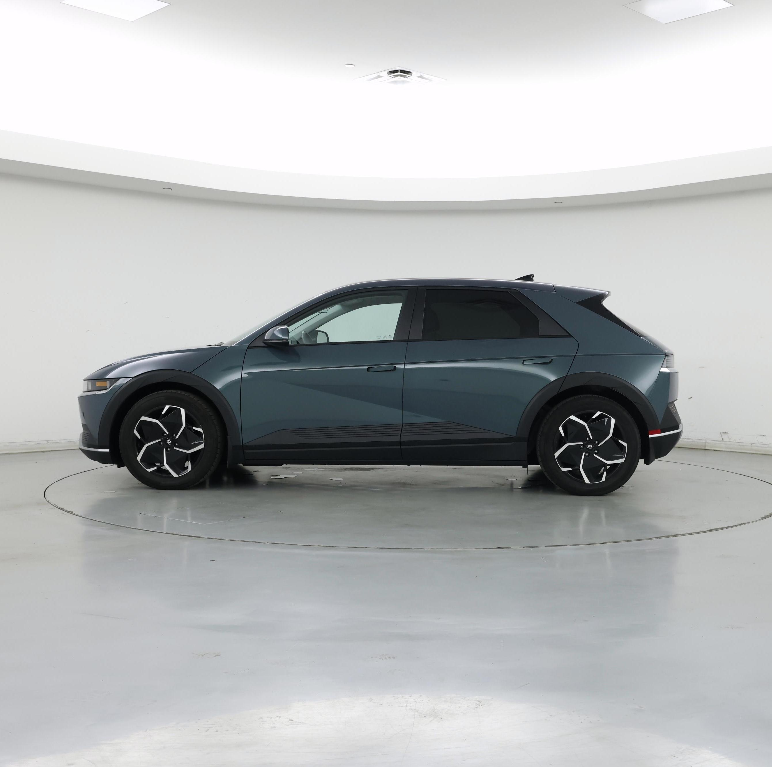 Thumbnail: 2022 Hyundai Ioniq 5 - 3
