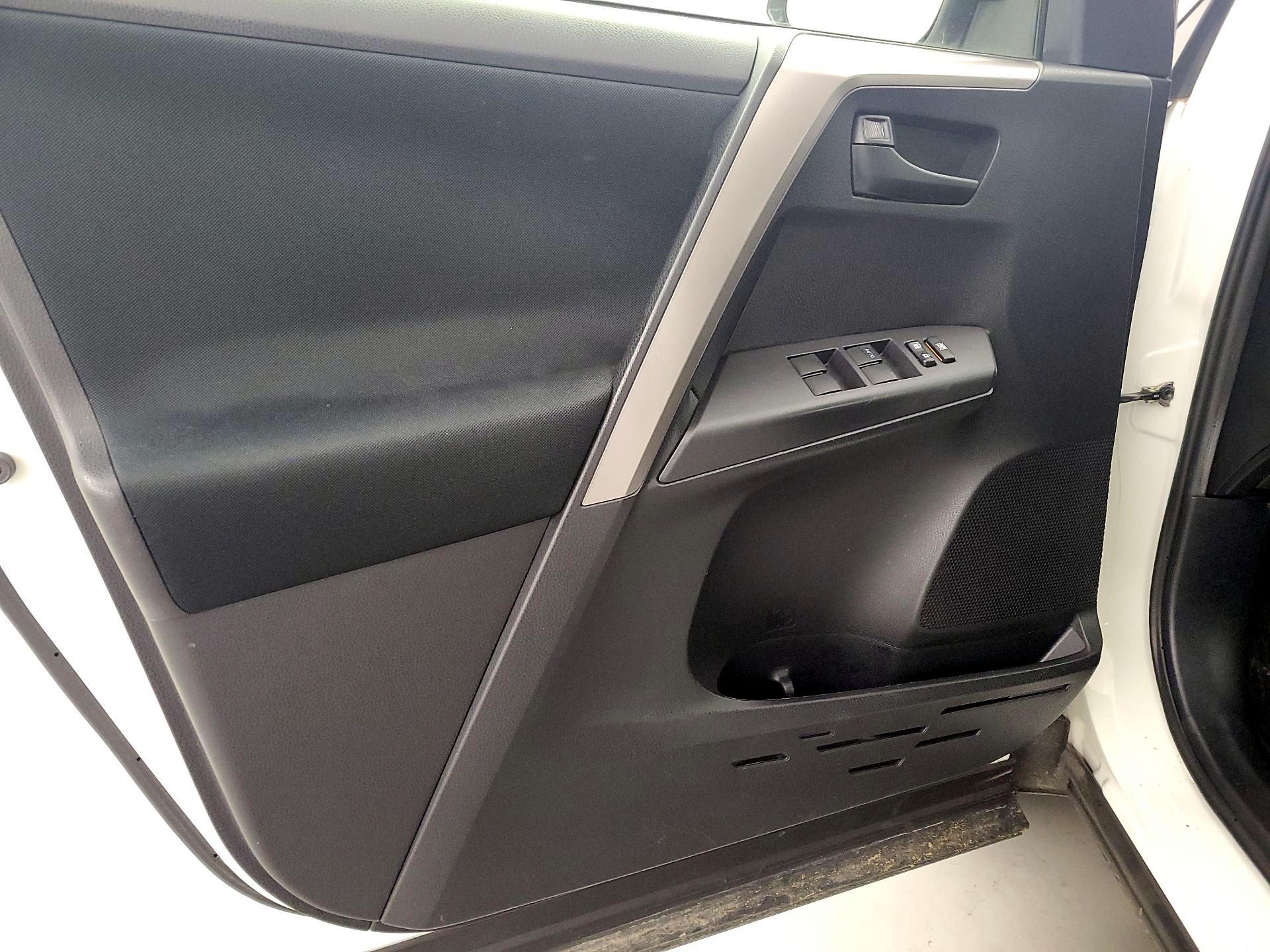 Thumbnail: 2018 Toyota RAV4 - 12