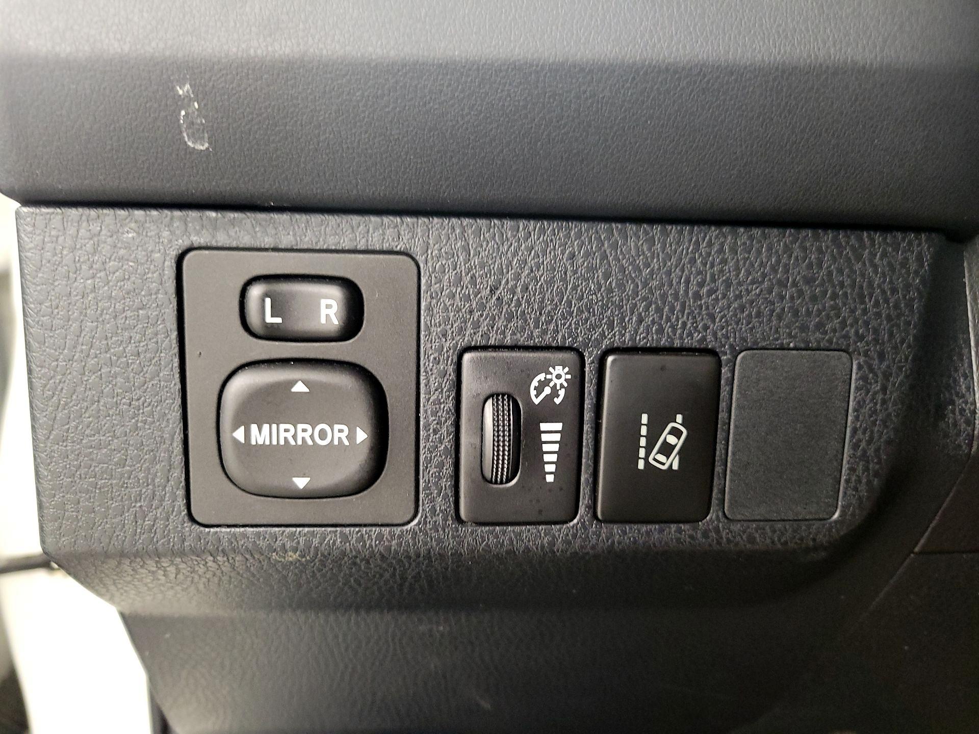 Thumbnail: 2018 Toyota RAV4 - 13